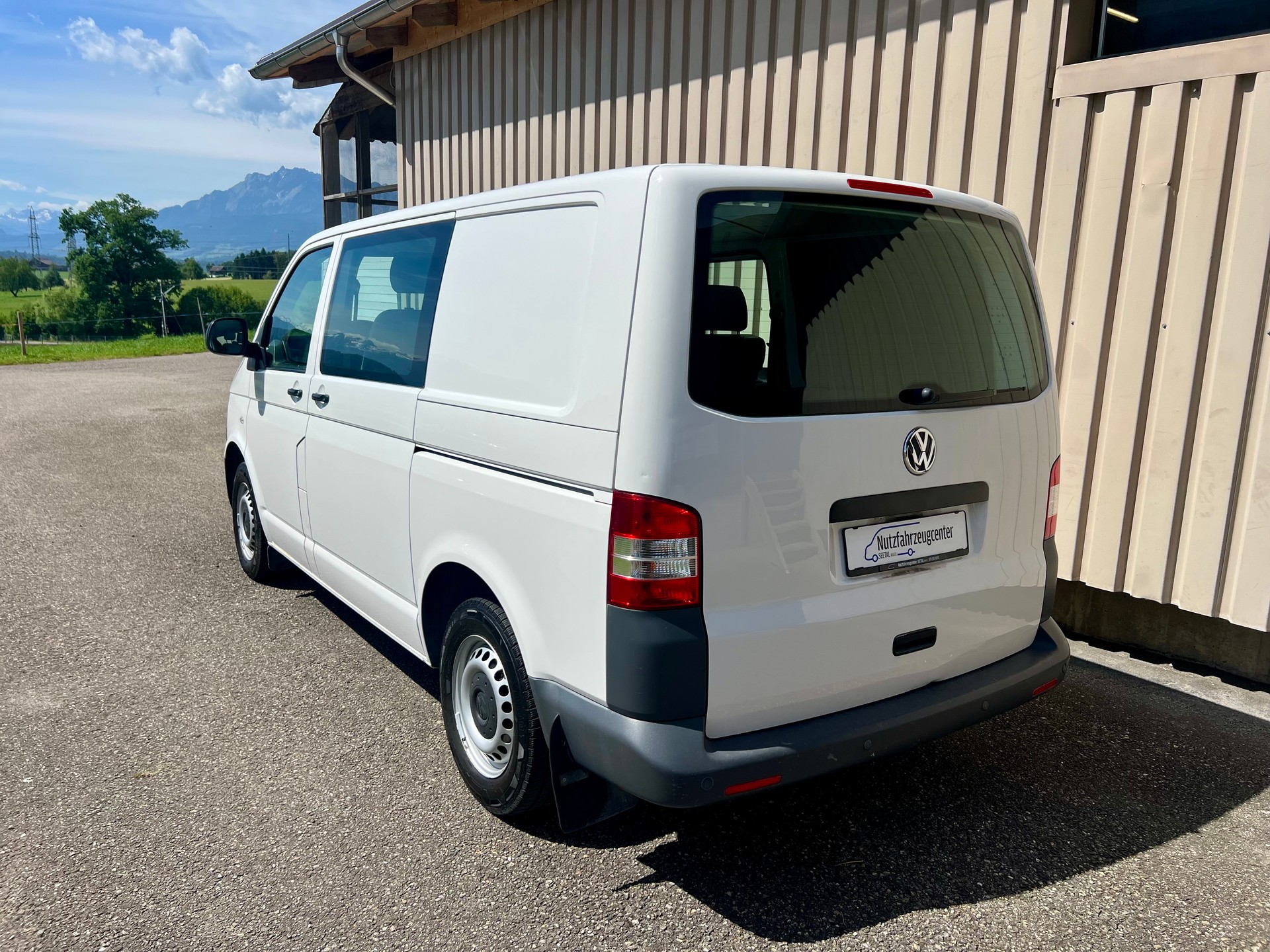 VW T5 2.0 TDI 4Motion Kombi 140 PS by Nutzfahrzeugcenter Seetal-image-3