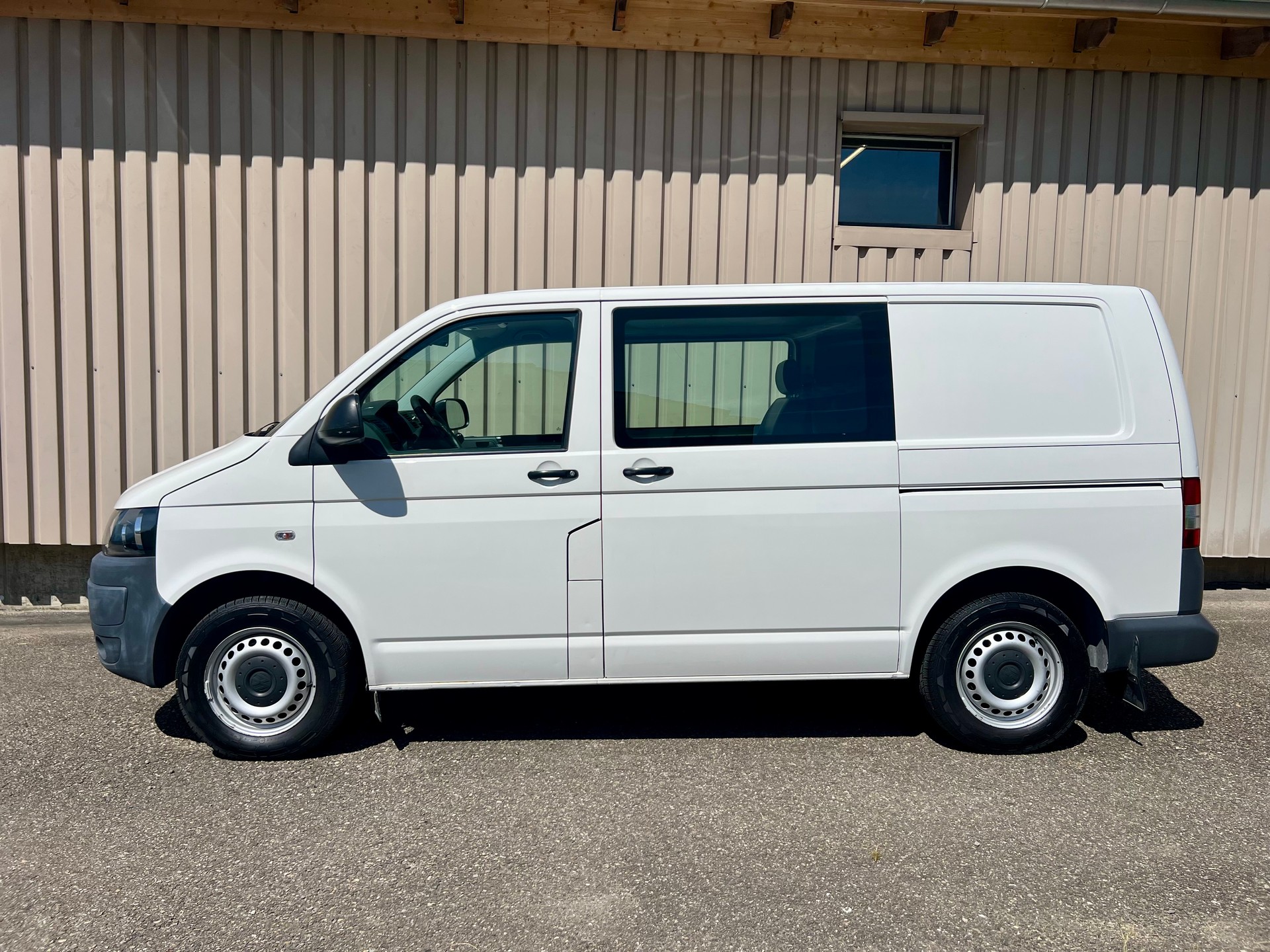 VW T5 2.0 TDI 4Motion Kombi 140 PS by Nutzfahrzeugcenter Seetal-image-4