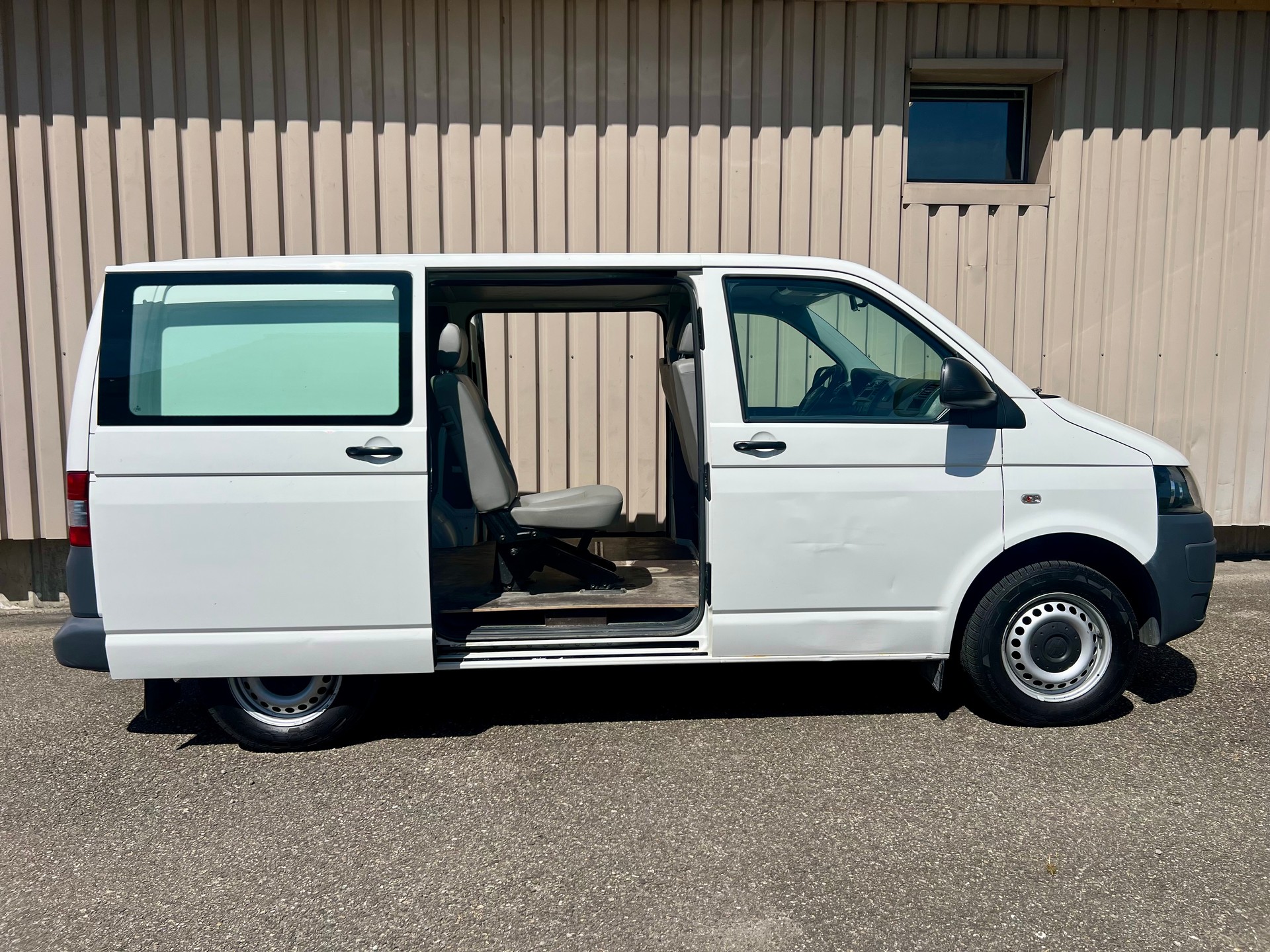 VW T5 2.0 TDI 4Motion Kombi 140 PS by Nutzfahrzeugcenter Seetal-image-7