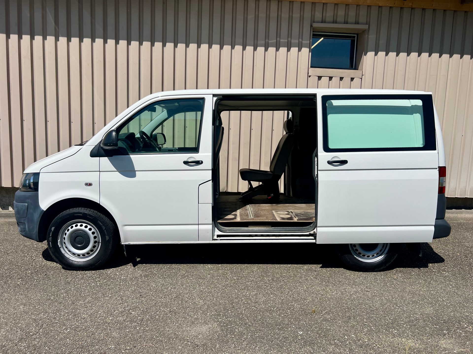 VW T5 2.0 TDI 4Motion Kombi 140 PS by Nutzfahrzeugcenter Seetal-image-6