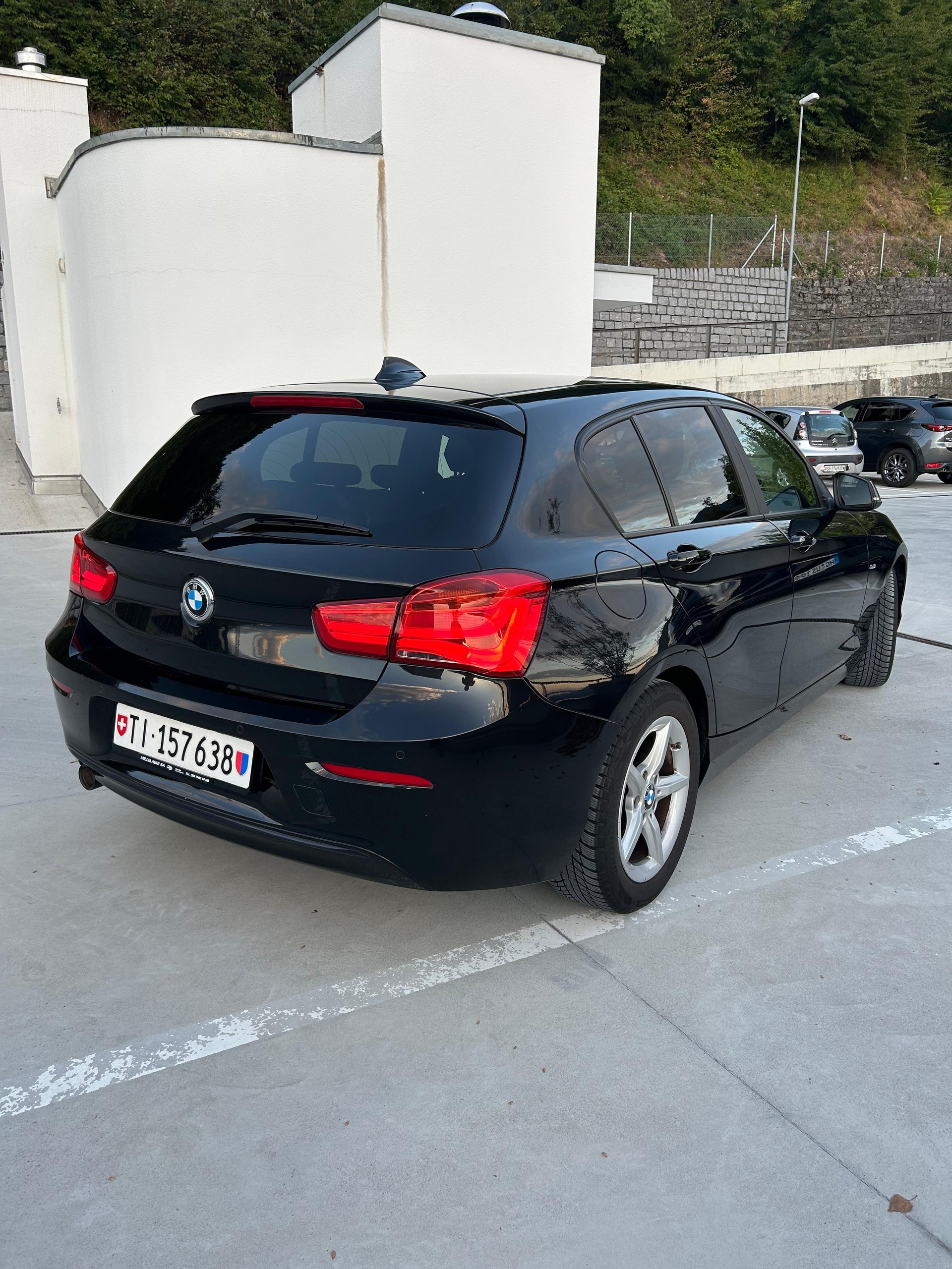 BMW 116d EfficD Edition Sport Line-image-3