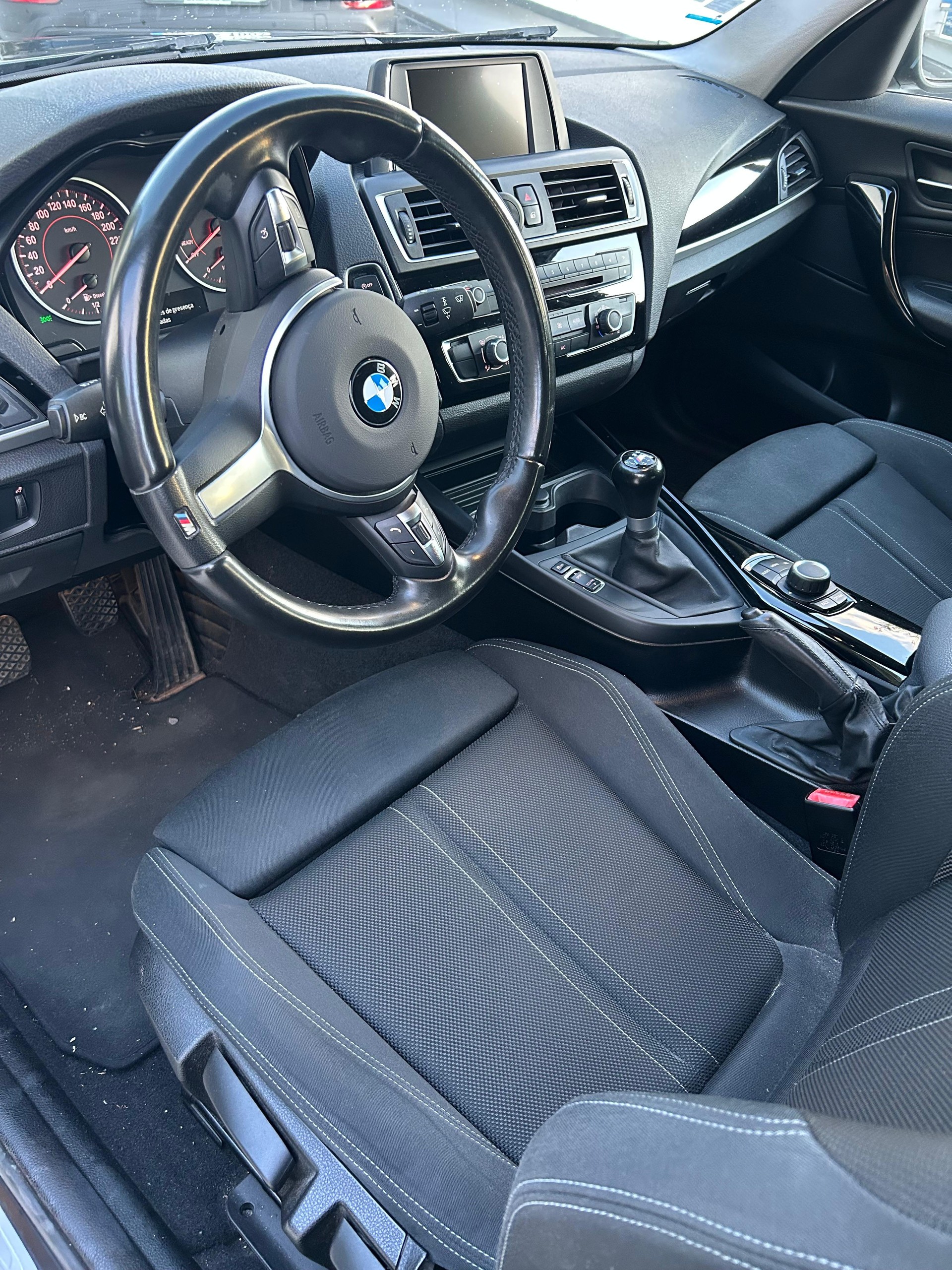 BMW 116d EfficD Edition Sport Line-image-4
