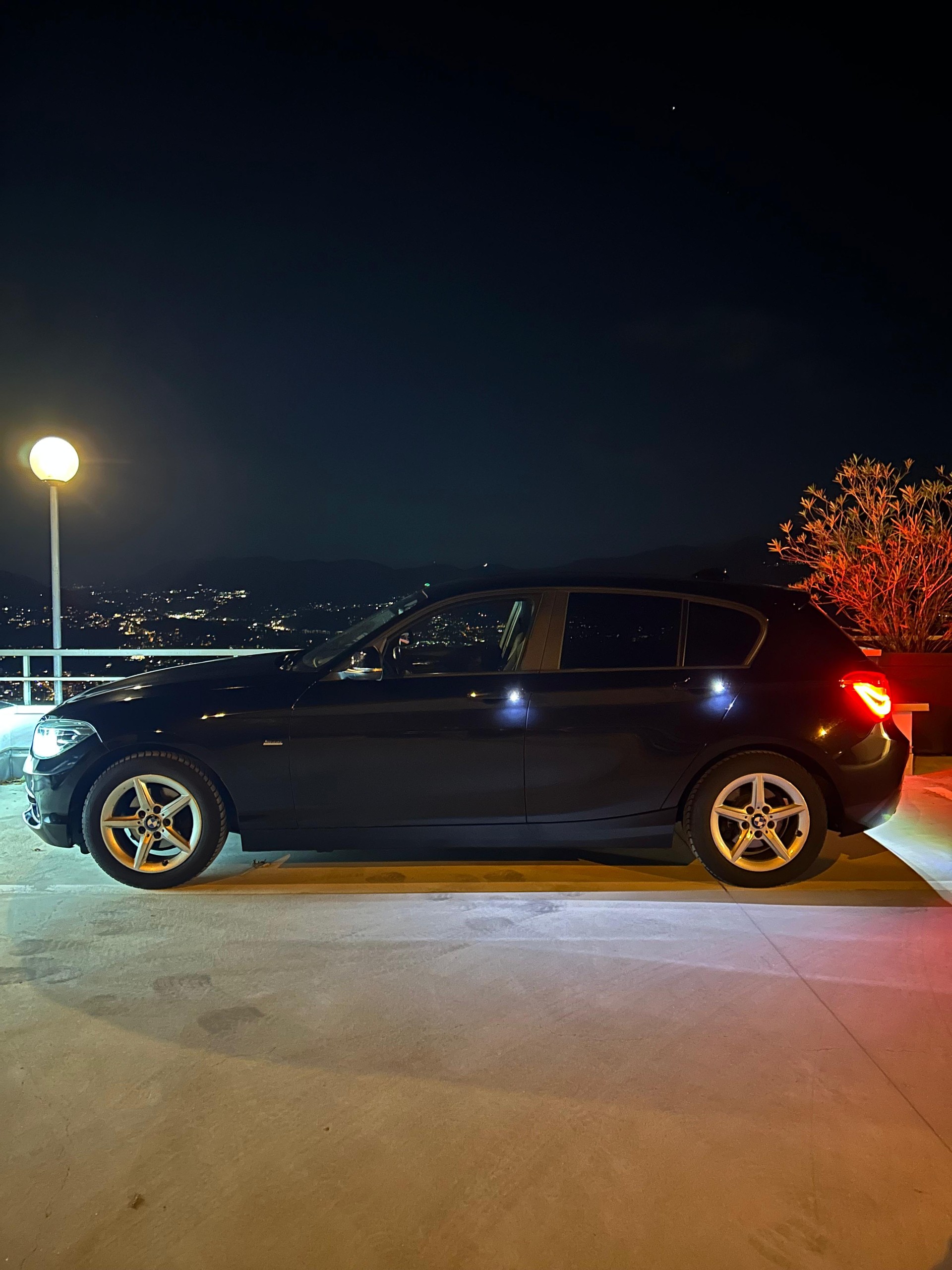 BMW 116d EfficD Edition Sport Line-image-5