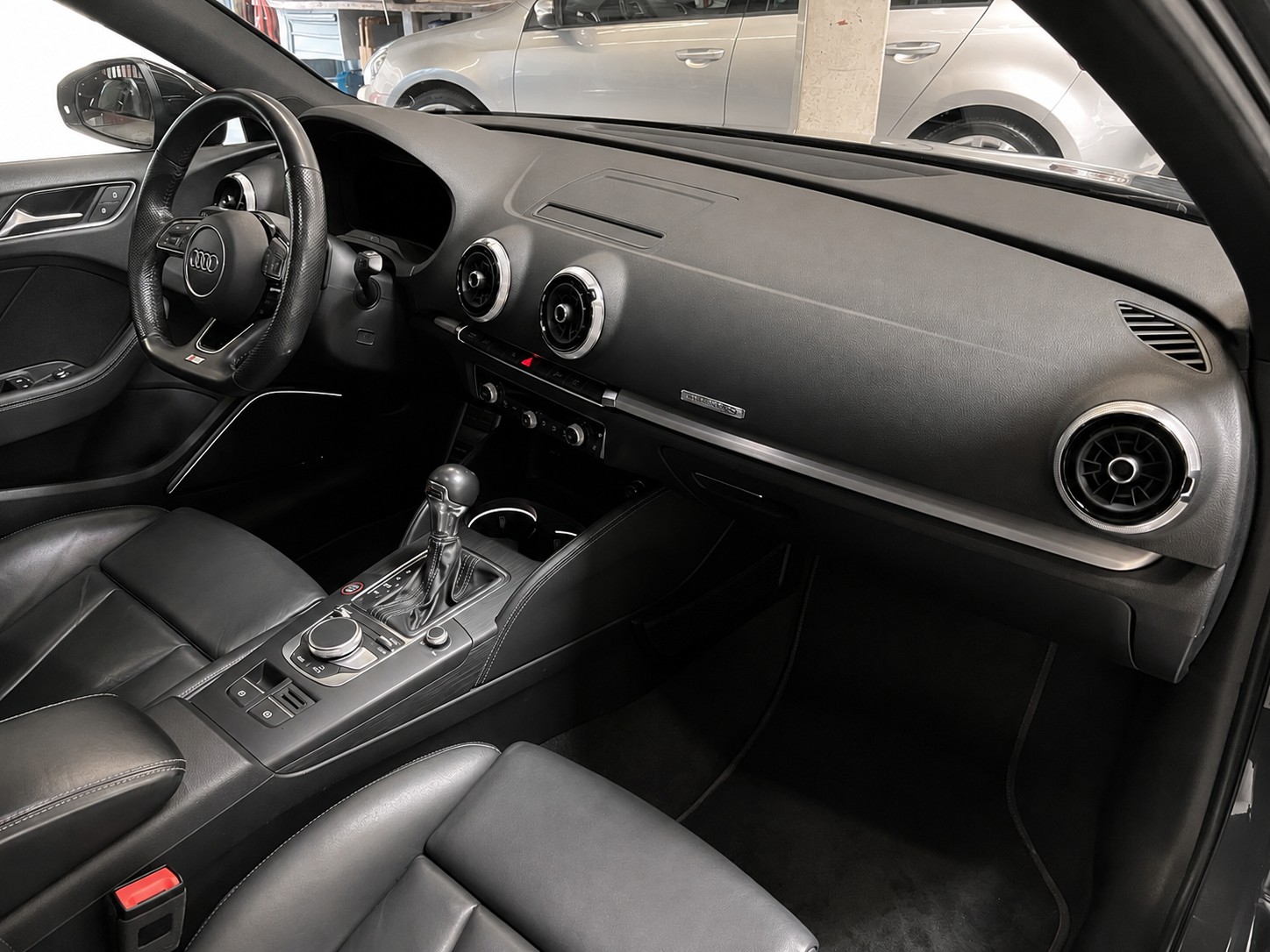 AUDI S3 Sportback 2.0 TFSI quattro S-tronic-image-5