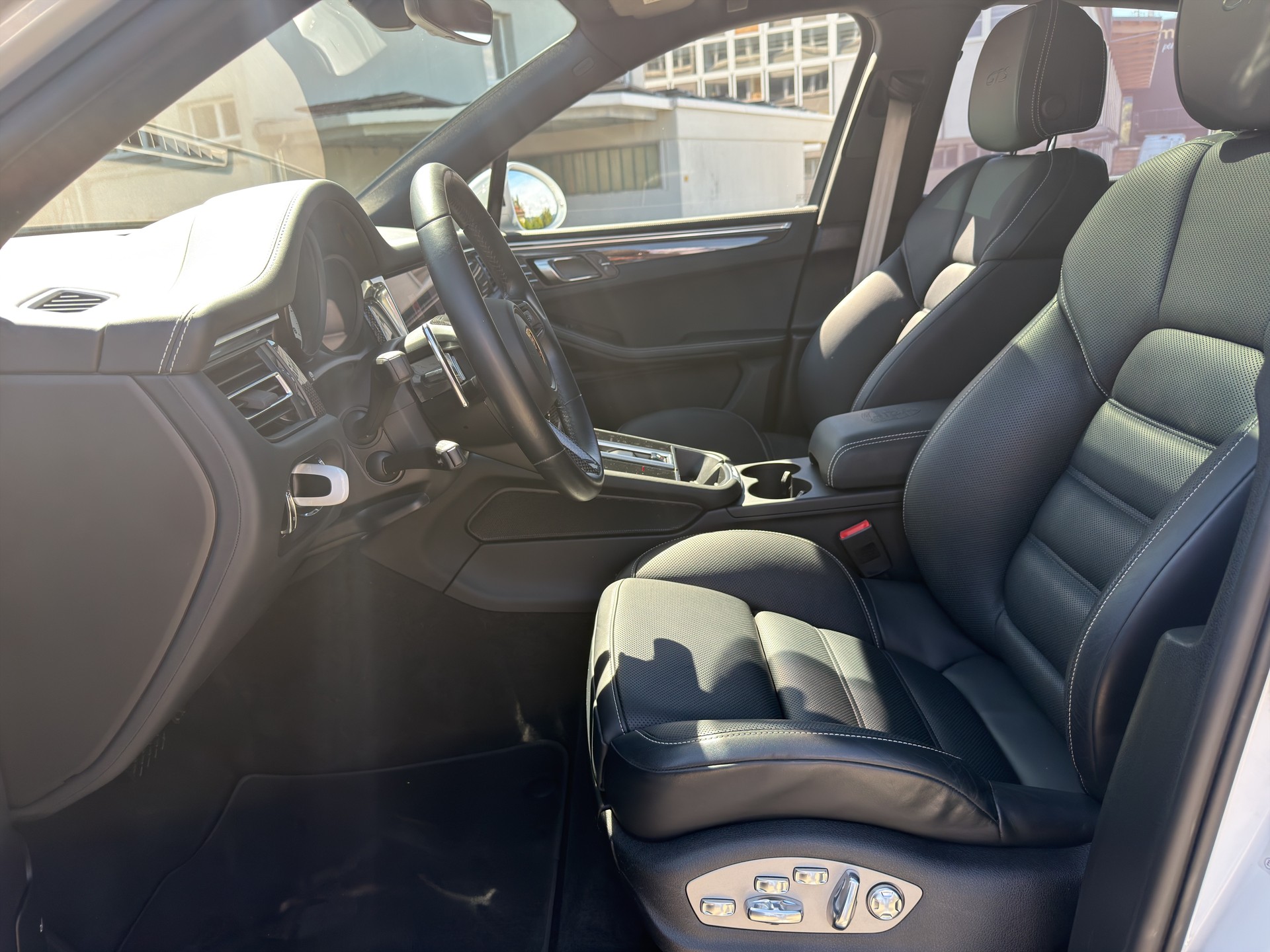PORSCHE Macan GTS-image-20