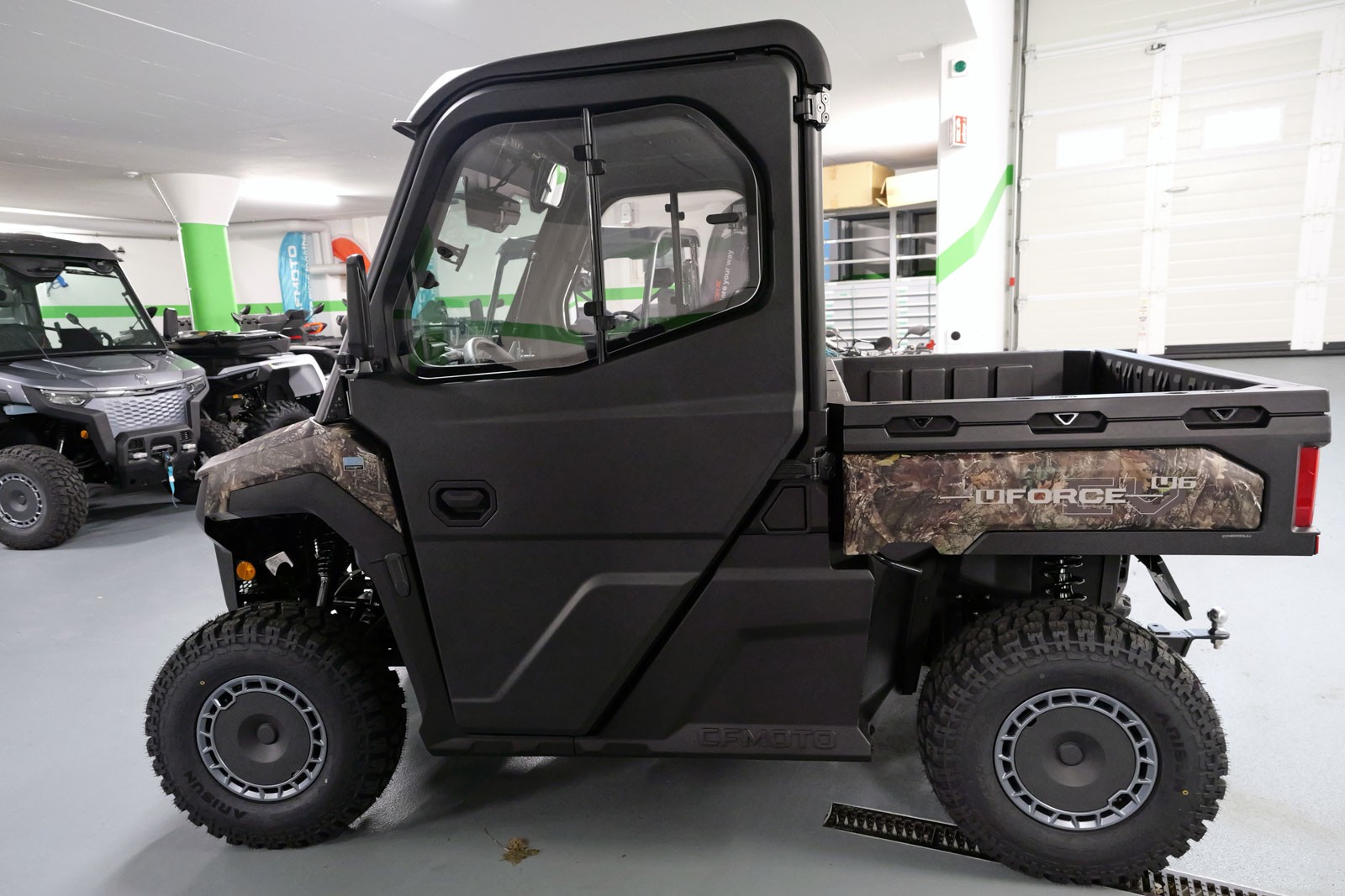 CF MOTO UForce U6 EV-showroom-element-3