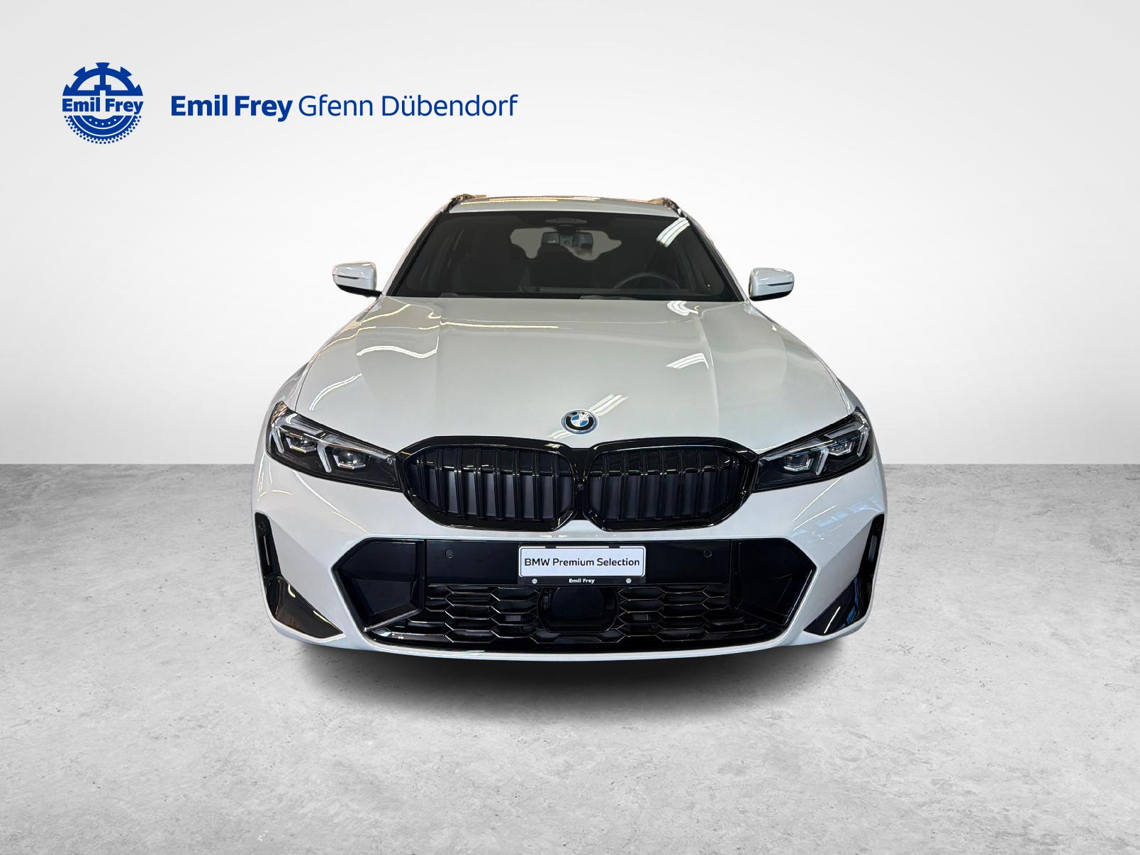 BMW 330e xDrive SAG Touring-image-8