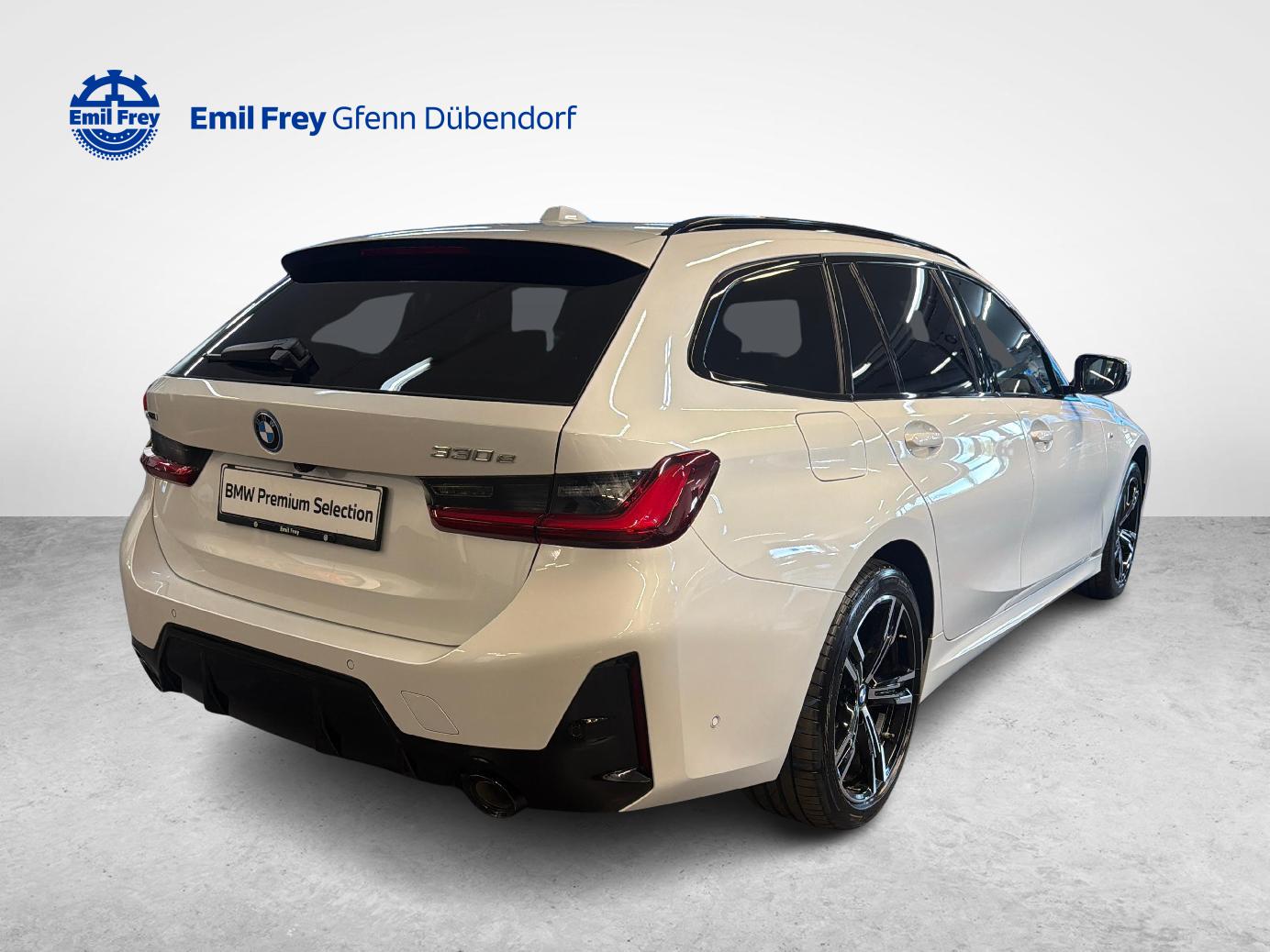 BMW 330e xDrive SAG Touring-image-3