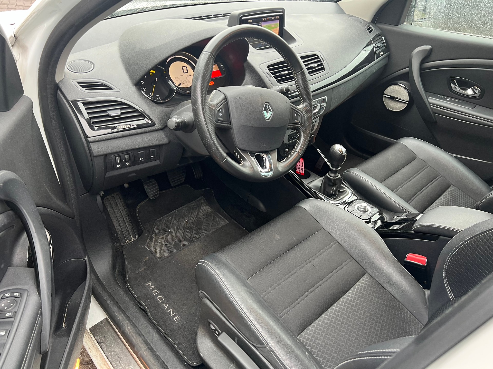 RENAULT Mégane Grandtour 1.5 dCi Bose-image-11