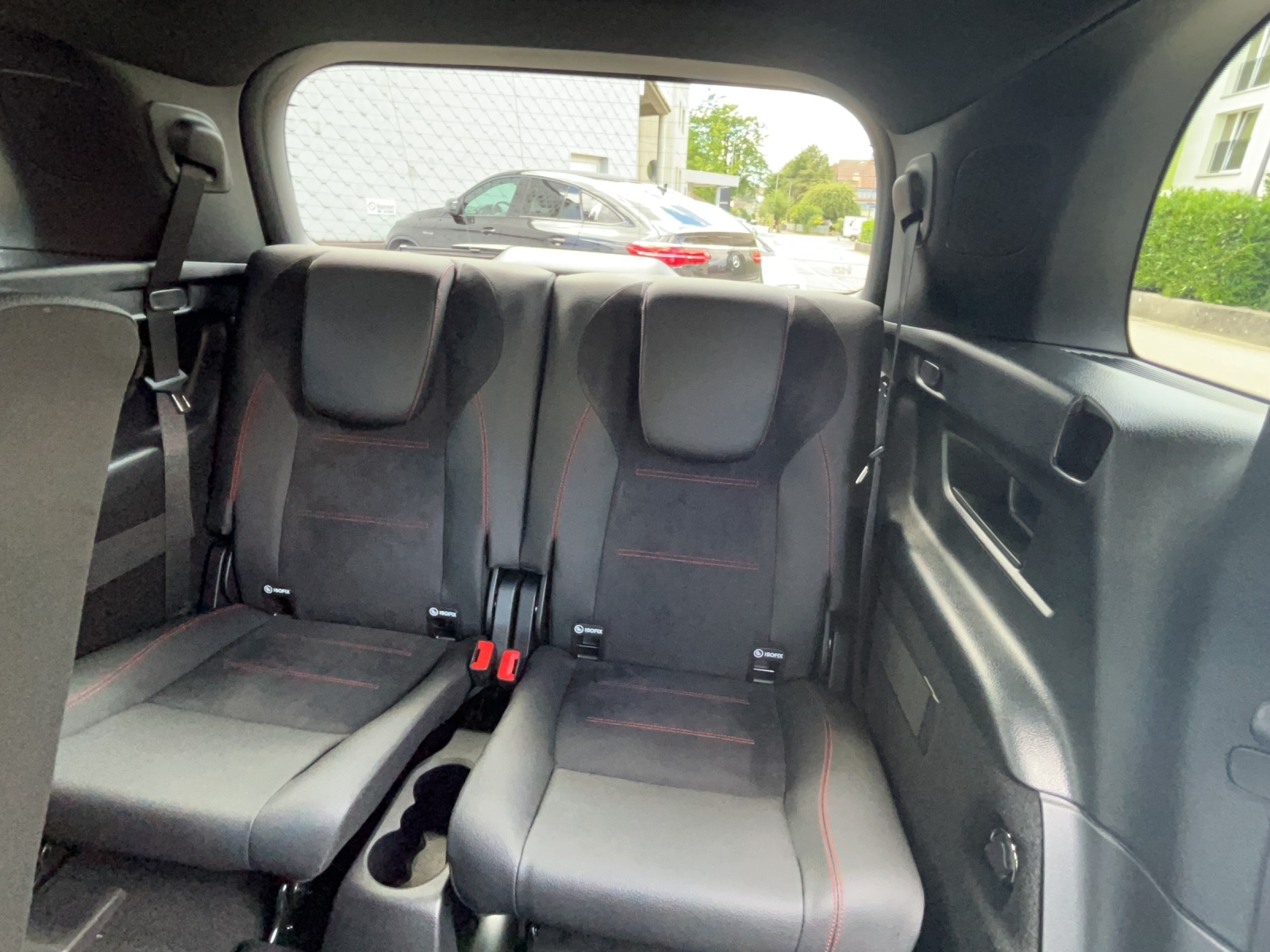 MERCEDES-BENZ GLB 200 7G-Tronic-image-15