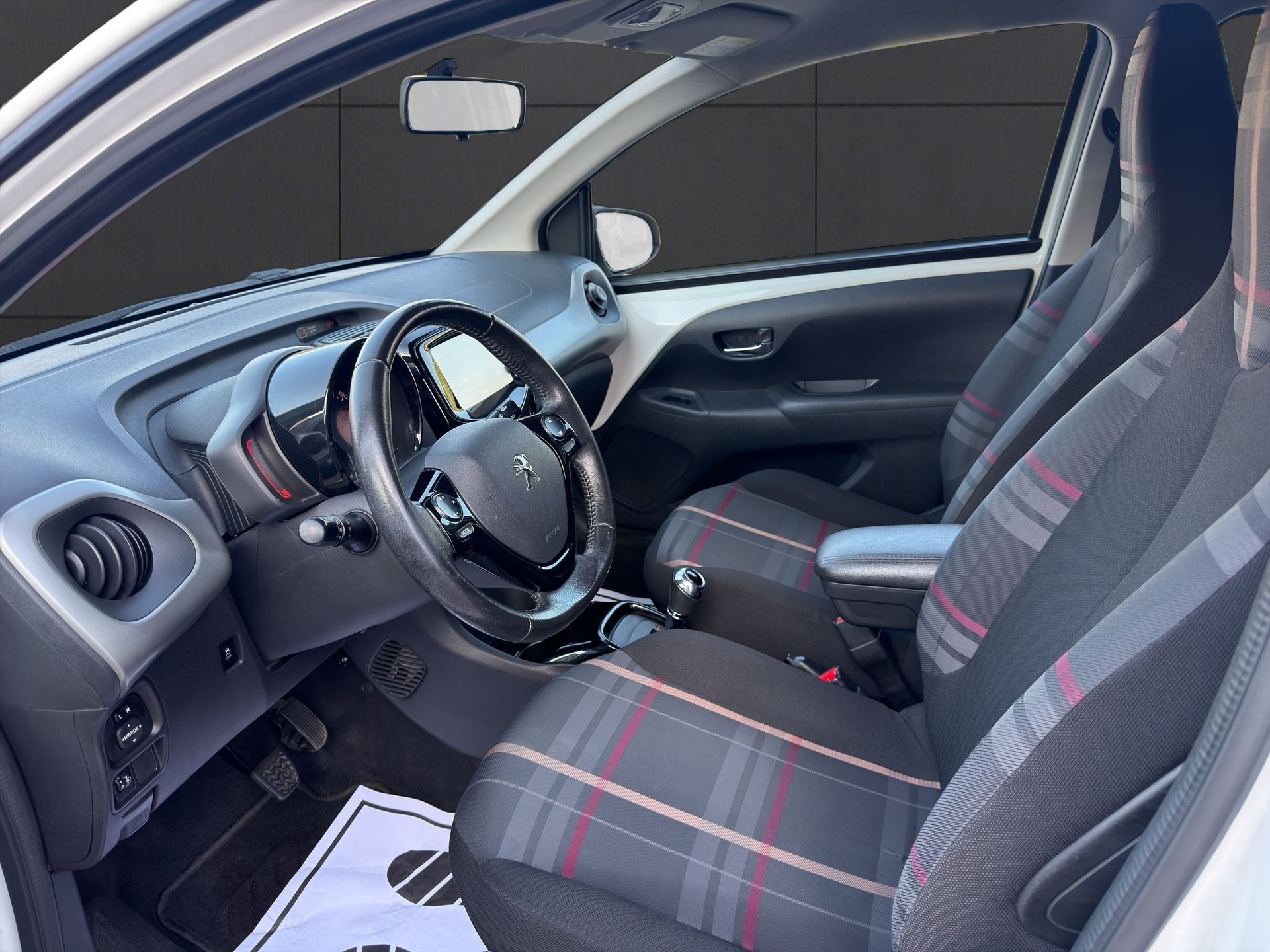 PEUGEOT 108 1.0 VTi Allure ETG-image-8