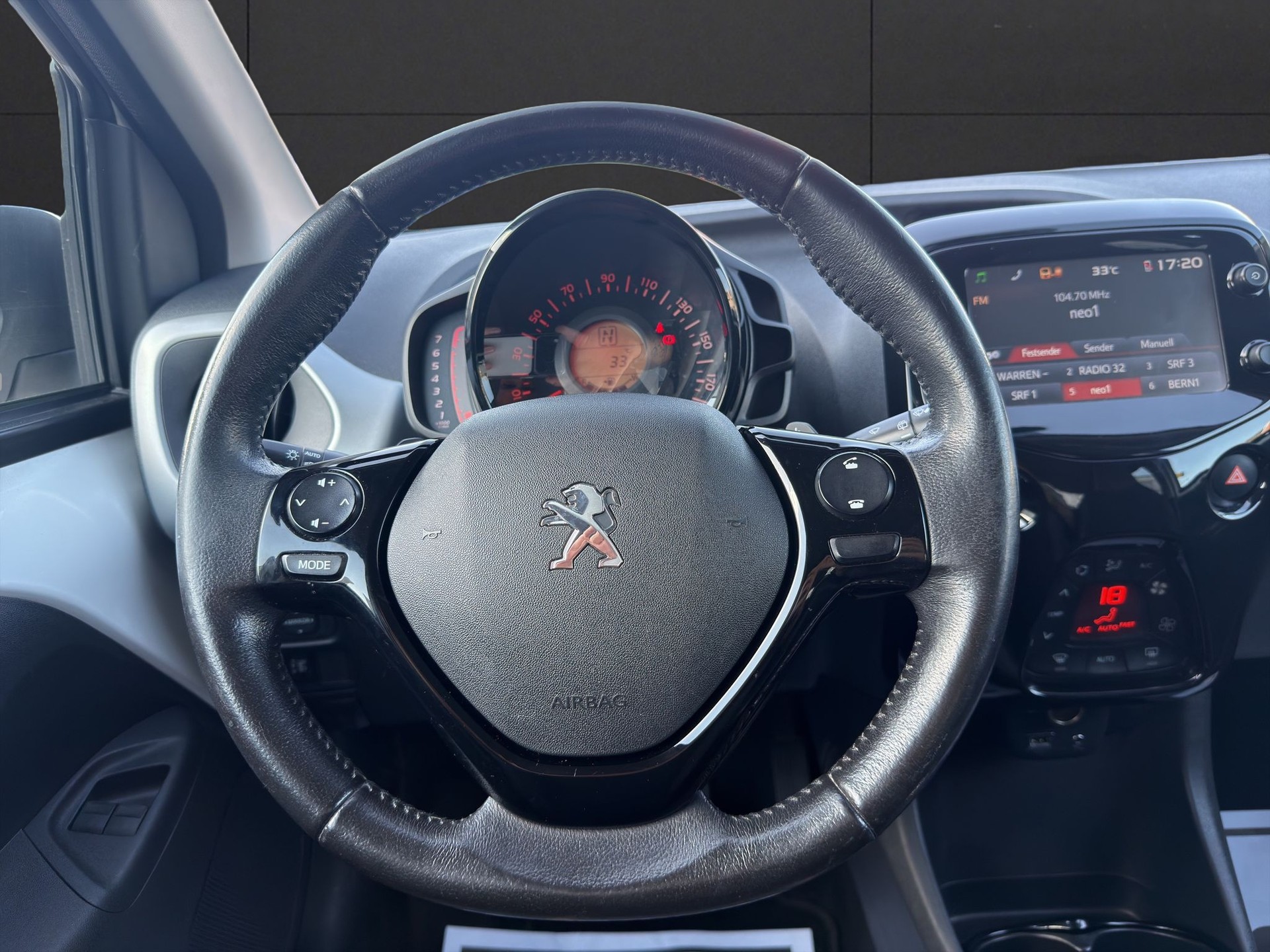PEUGEOT 108 1.0 VTi Allure ETG-image-10