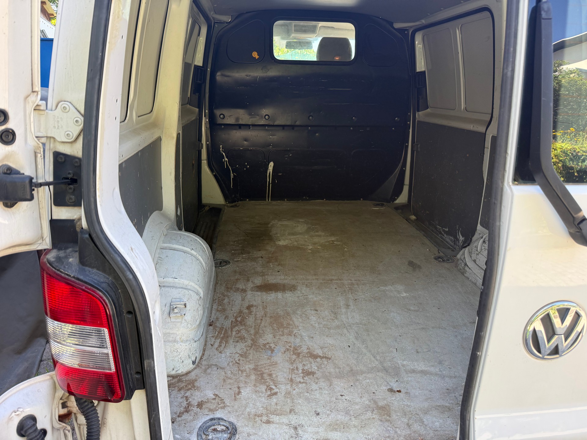 VW T5 2.0 TDI Entry-image-4
