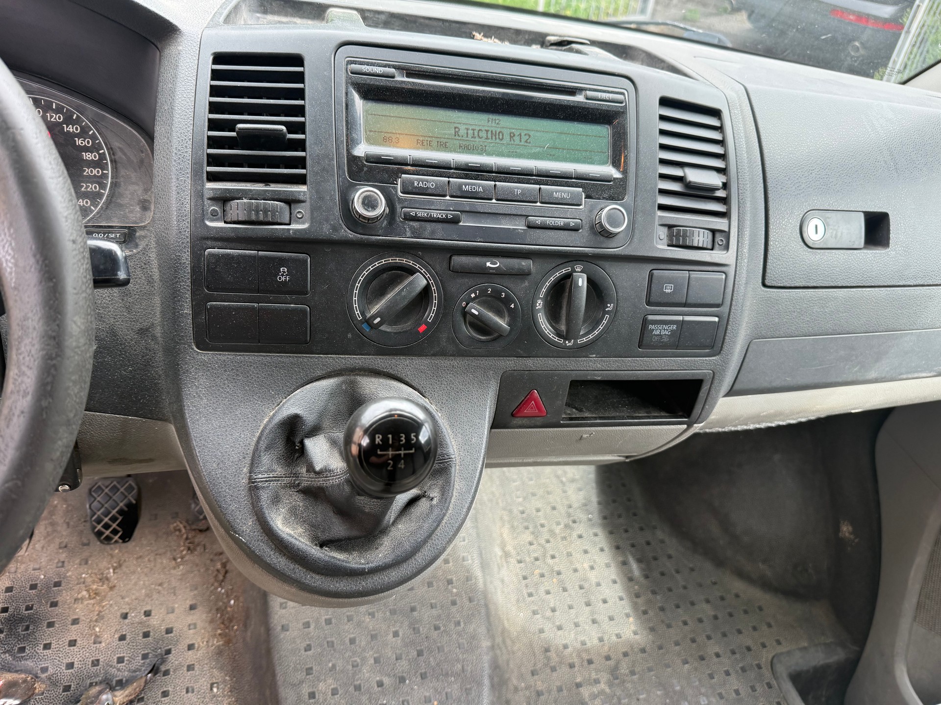 VW T5 2.0 TDI Entry-image-9