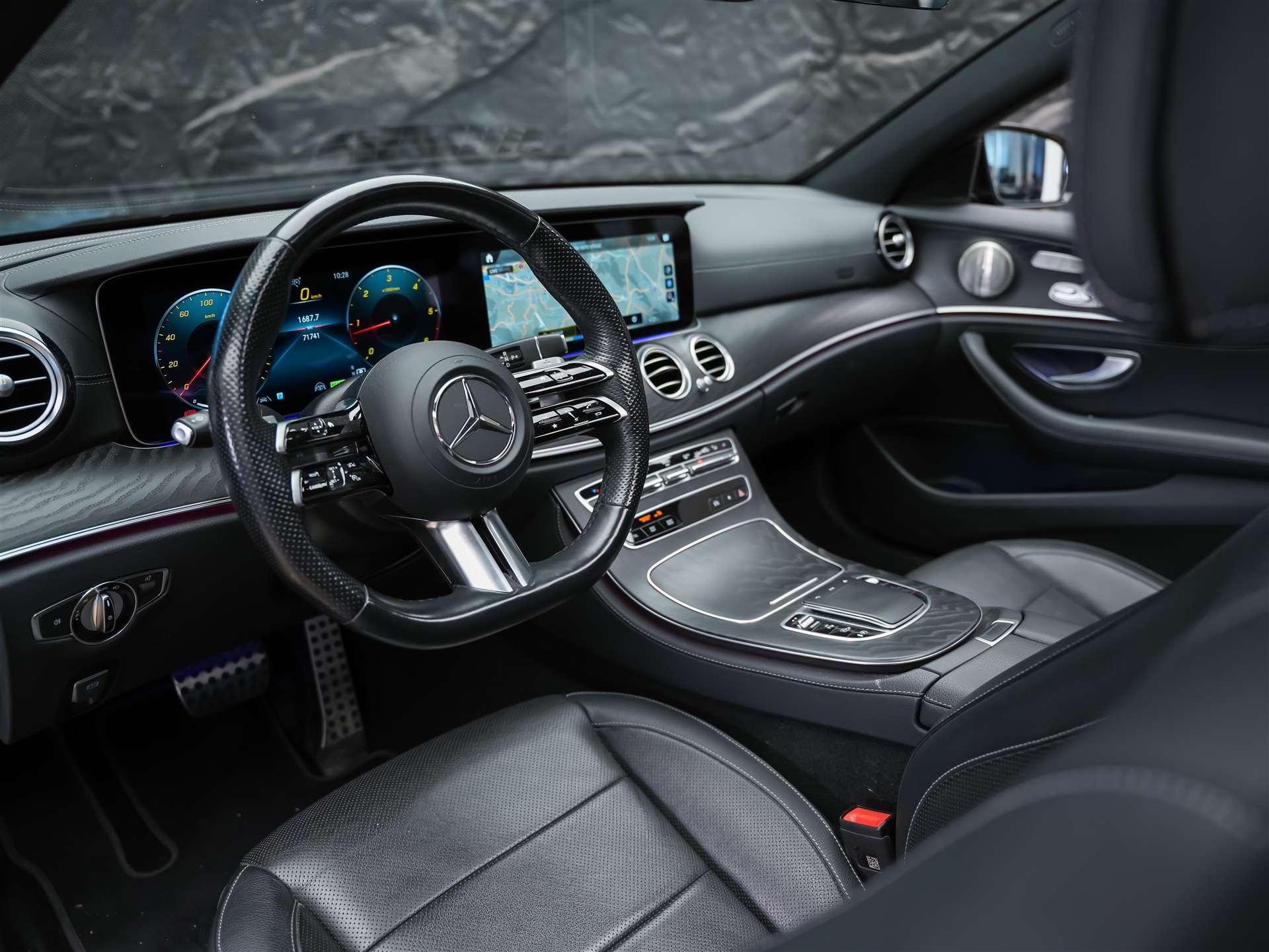 MERCEDES-BENZ E 220 d AMG Line 4Matic 9G-Tronic Panorama*Sitzbelüftung*Lenkradheizung*Burmester*-image-7