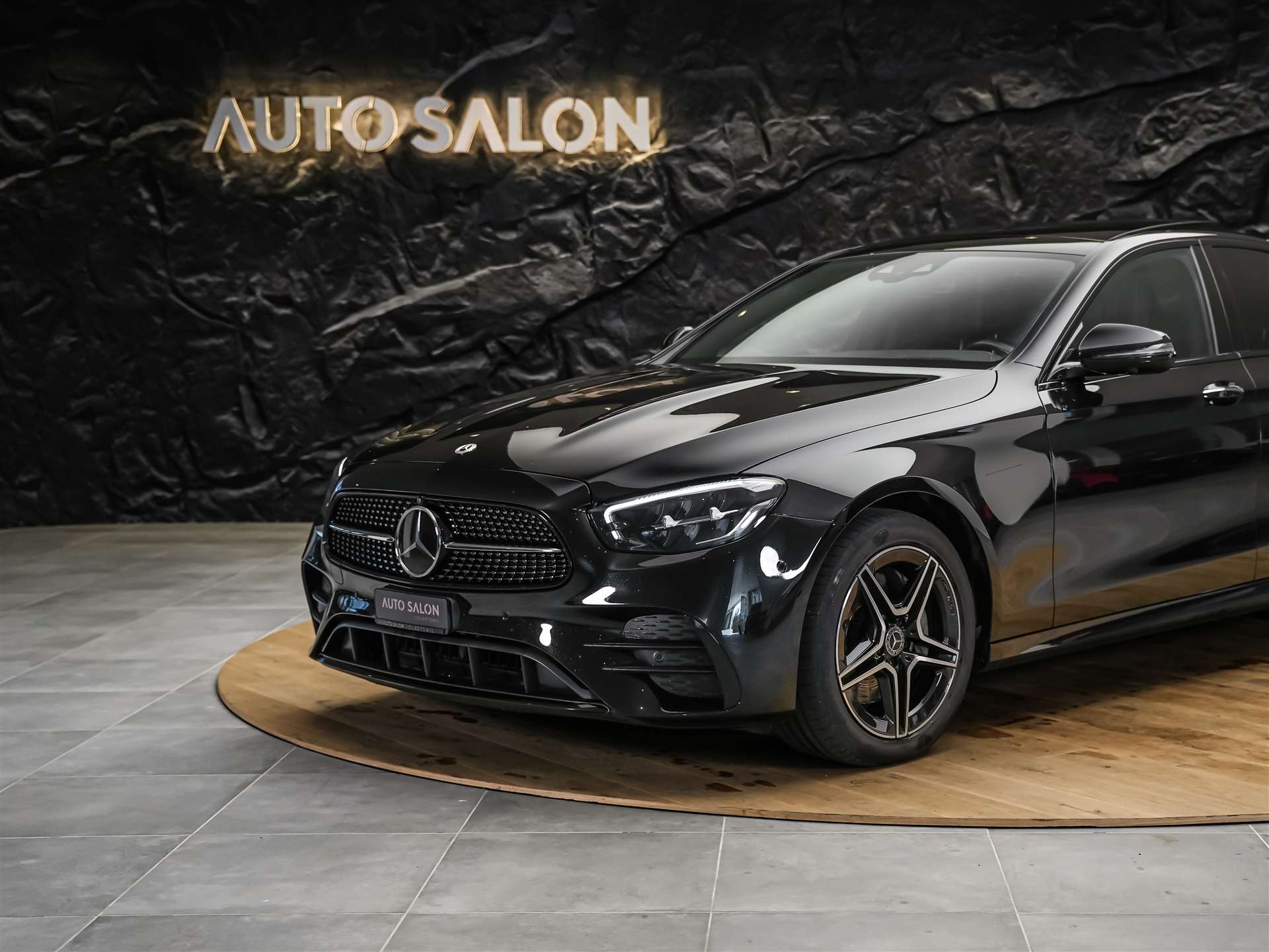MERCEDES-BENZ E 220 d AMG Line 4Matic 9G-Tronic Panorama*Sitzbelüftung*Lenkradheizung*Burmester*-image-16
