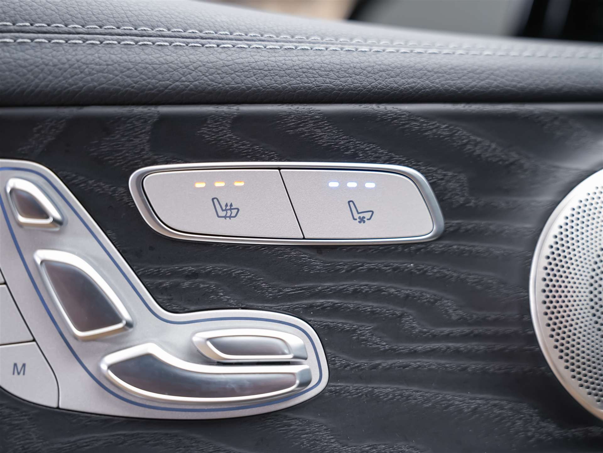 MERCEDES-BENZ E 220 d AMG Line 4Matic 9G-Tronic Panorama*Sitzbelüftung*Lenkradheizung*Burmester*-image-25