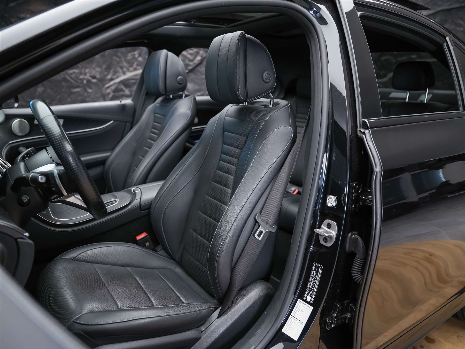 MERCEDES-BENZ E 220 d AMG Line 4Matic 9G-Tronic Panorama*Sitzbelüftung*Lenkradheizung*Burmester*-image-8