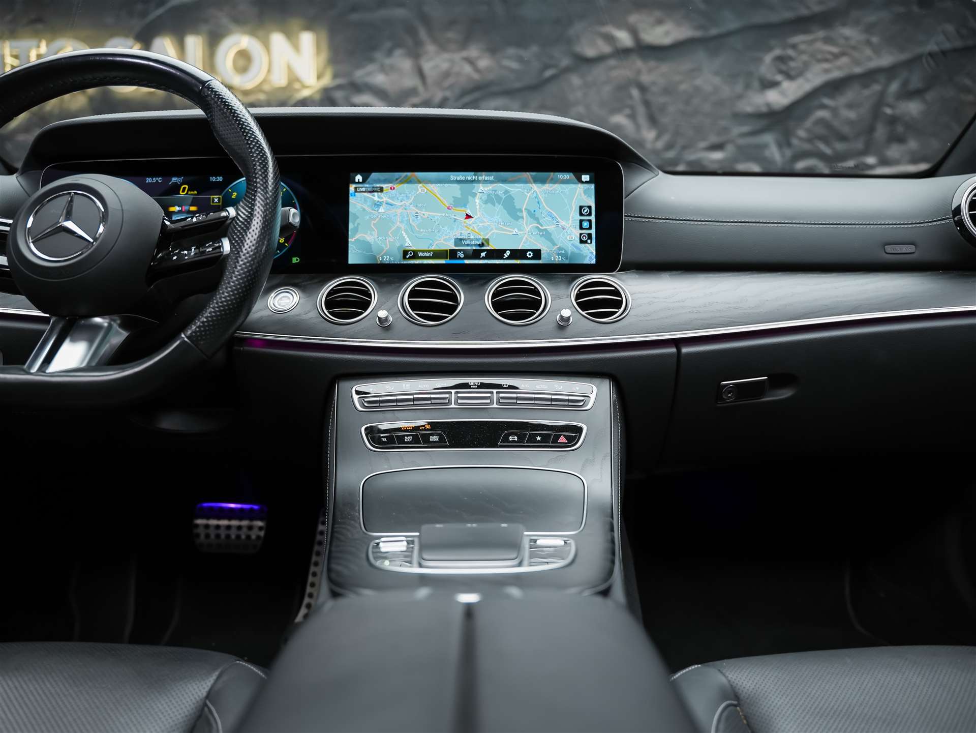 MERCEDES-BENZ E 220 d AMG Line 4Matic 9G-Tronic Panorama*Sitzbelüftung*Lenkradheizung*Burmester*-image-21
