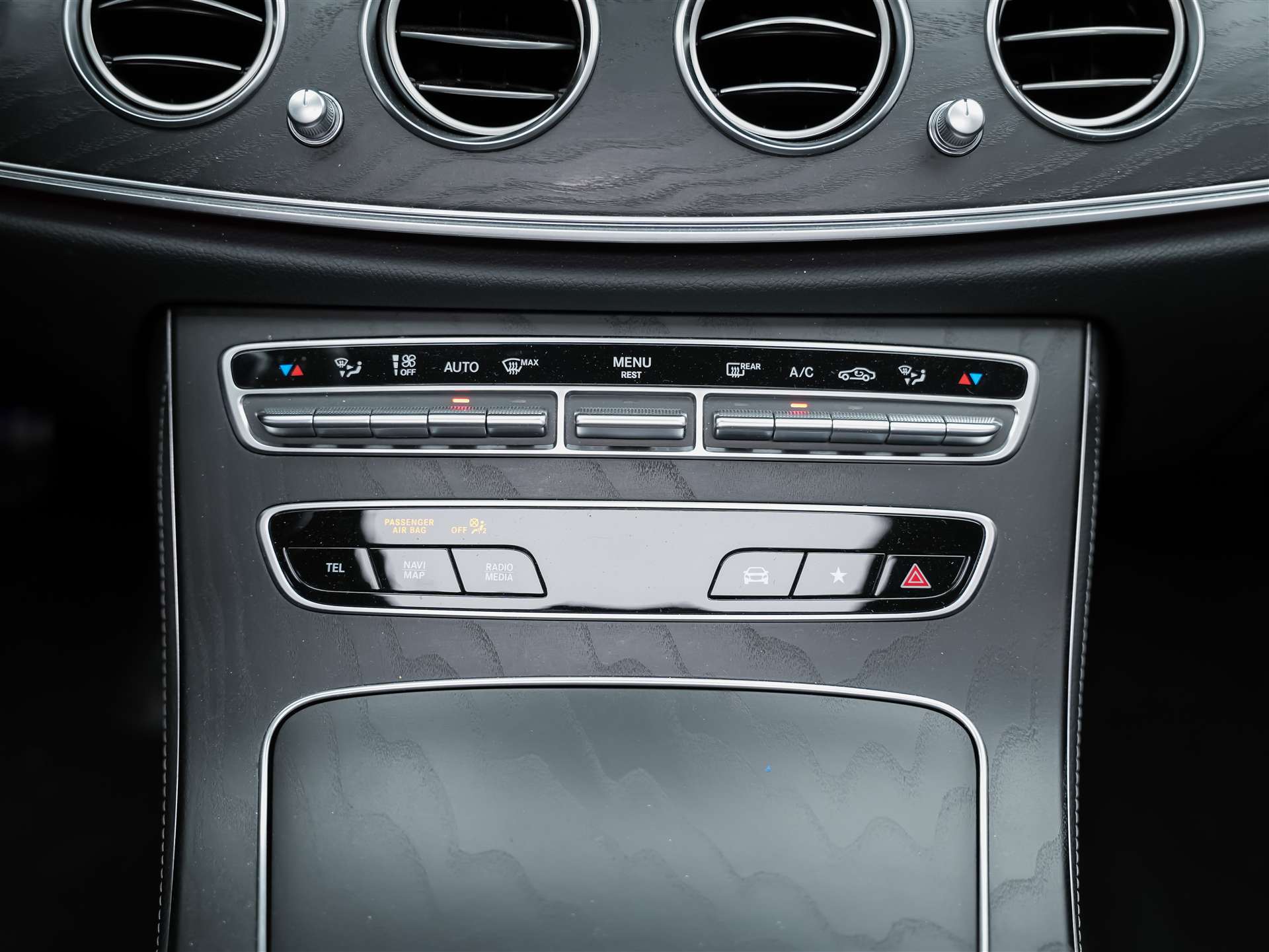 MERCEDES-BENZ E 220 d AMG Line 4Matic 9G-Tronic Panorama*Sitzbelüftung*Lenkradheizung*Burmester*-image-23