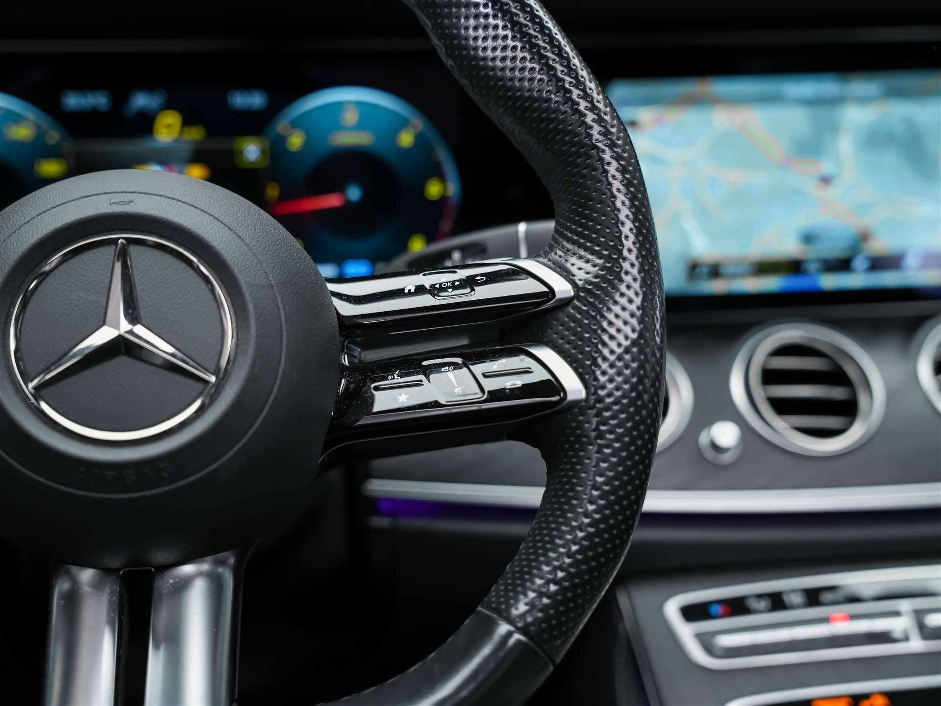 MERCEDES-BENZ E 220 d AMG Line 4Matic 9G-Tronic Panorama*Sitzbelüftung*Lenkradheizung*Burmester*-image-30