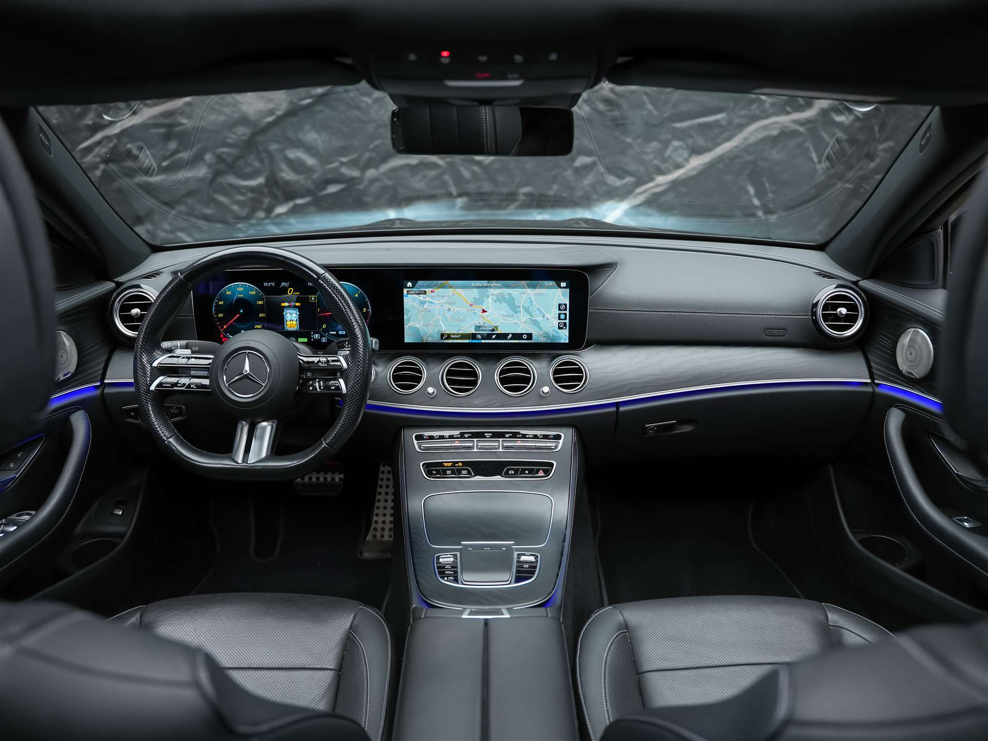 MERCEDES-BENZ E 220 d AMG Line 4Matic 9G-Tronic Panorama*Sitzbelüftung*Lenkradheizung*Burmester*-image-20