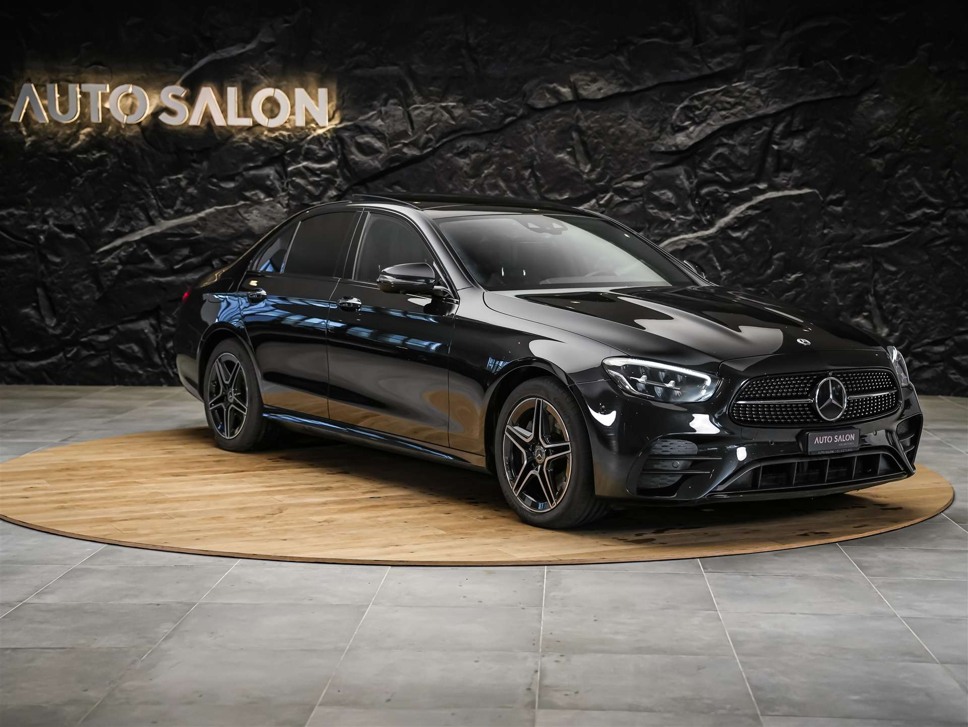 MERCEDES-BENZ E 220 d AMG Line 4Matic 9G-Tronic Panorama*Sitzbelüftung*Lenkradheizung*Burmester*-image-5