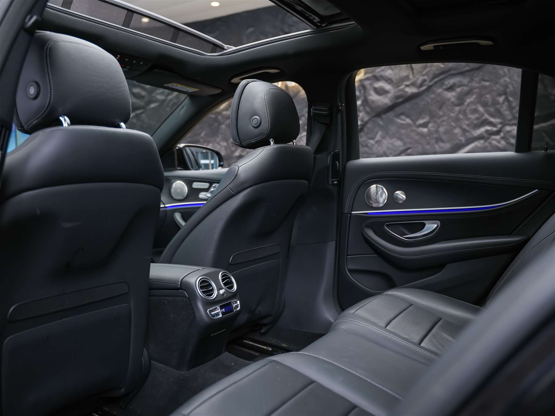 MERCEDES-BENZ E 220 d AMG Line 4Matic 9G-Tronic Panorama*Sitzbelüftung*Lenkradheizung*Burmester*-image-11
