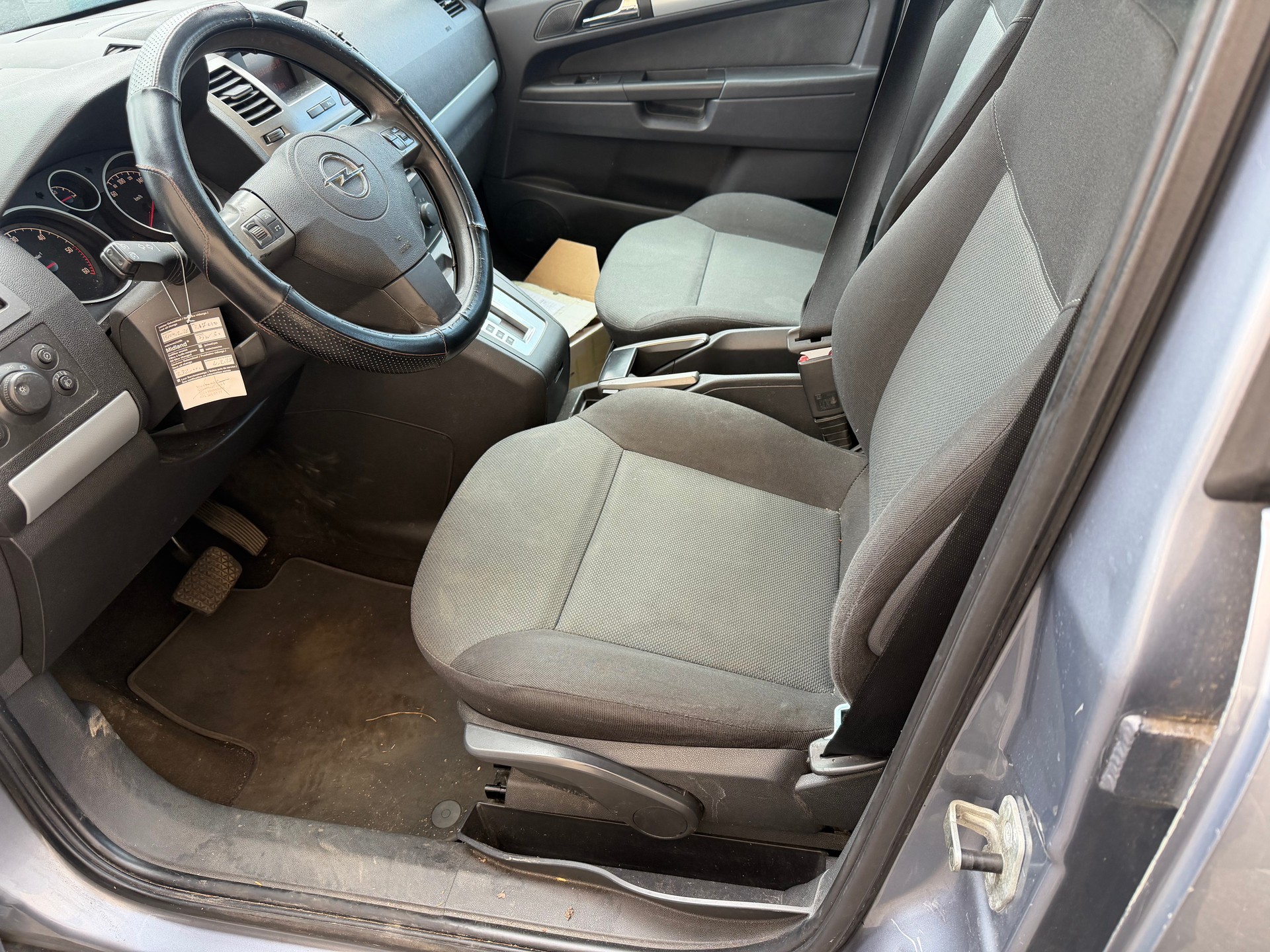 OPEL Zafira 1.9 CDTI Enjoy Automatic-image-8