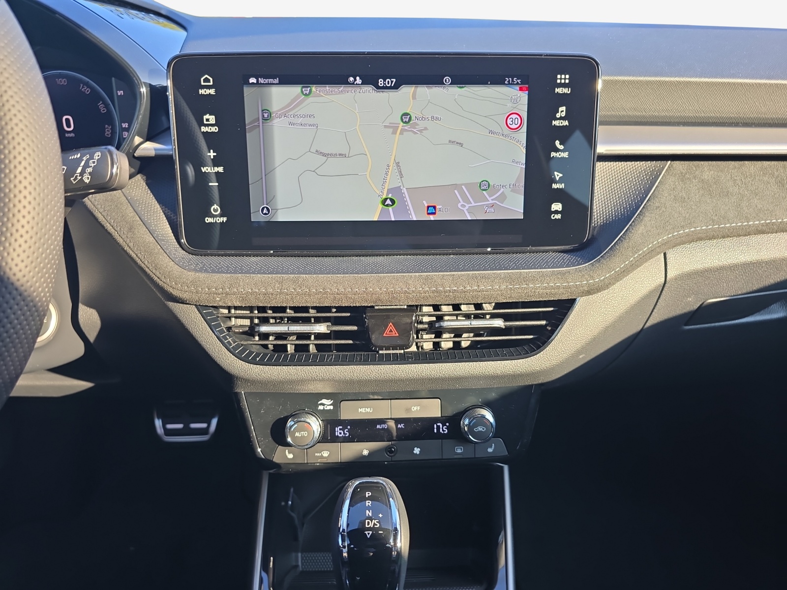 SKODA Fabia 1.5 TSI Dynamic DSG-image-10
