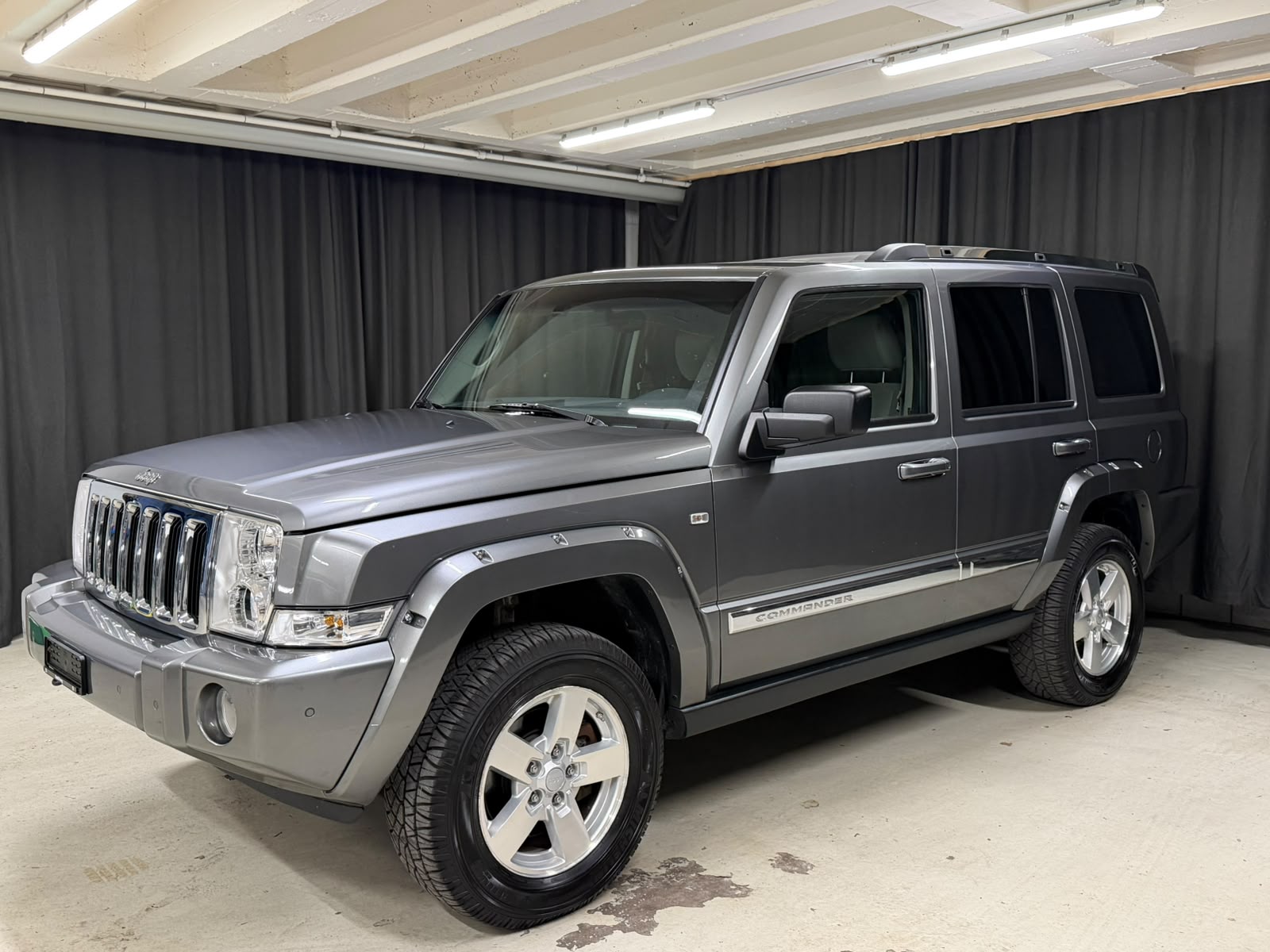 JEEP Commander 5.7 HEMI Limited Automatic-image-0