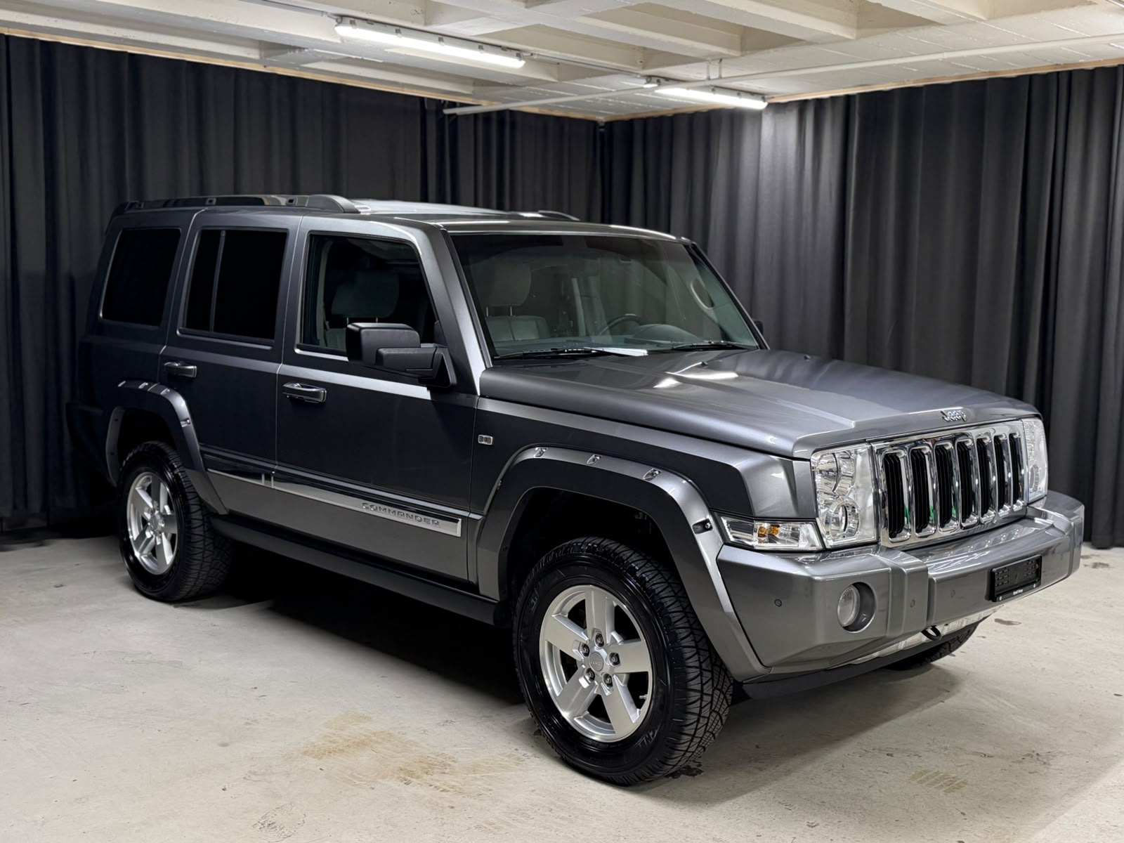 JEEP Commander 5.7 HEMI Limited Automatic-image-1