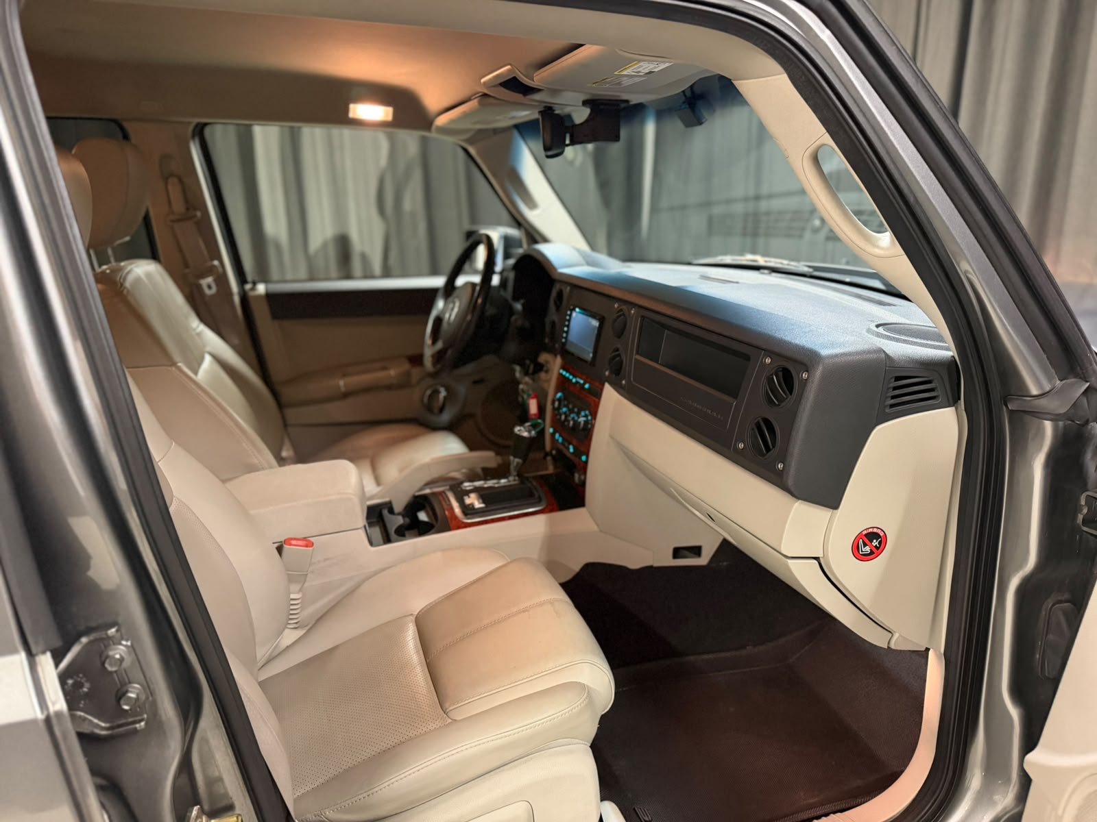 JEEP Commander 5.7 HEMI Limited Automatic-image-10