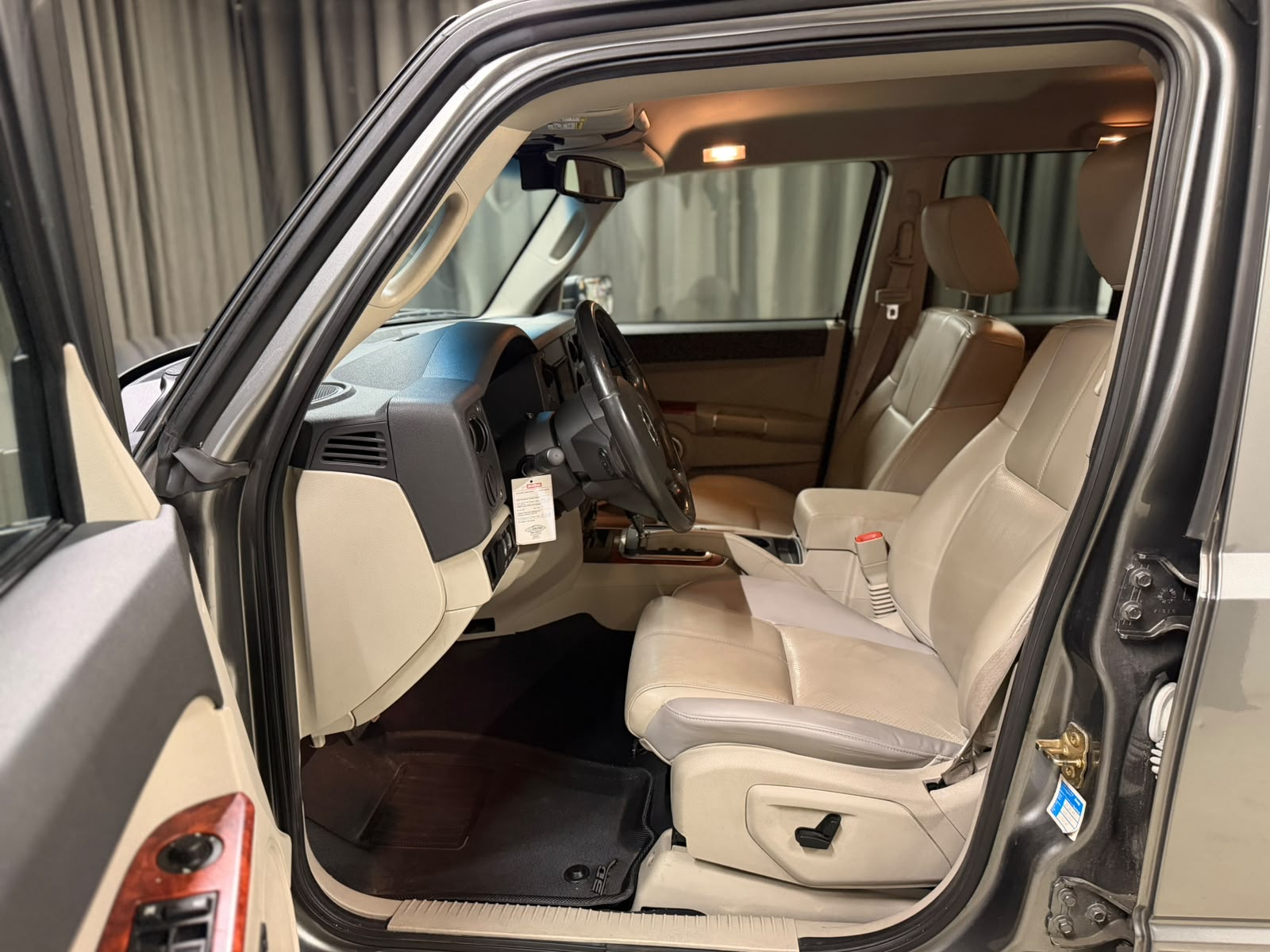 JEEP Commander 5.7 HEMI Limited Automatic-image-6