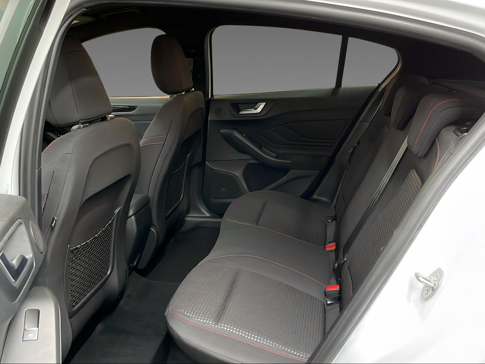 FORD Focus 1.0i EcoB 125 ST-Line-image-11