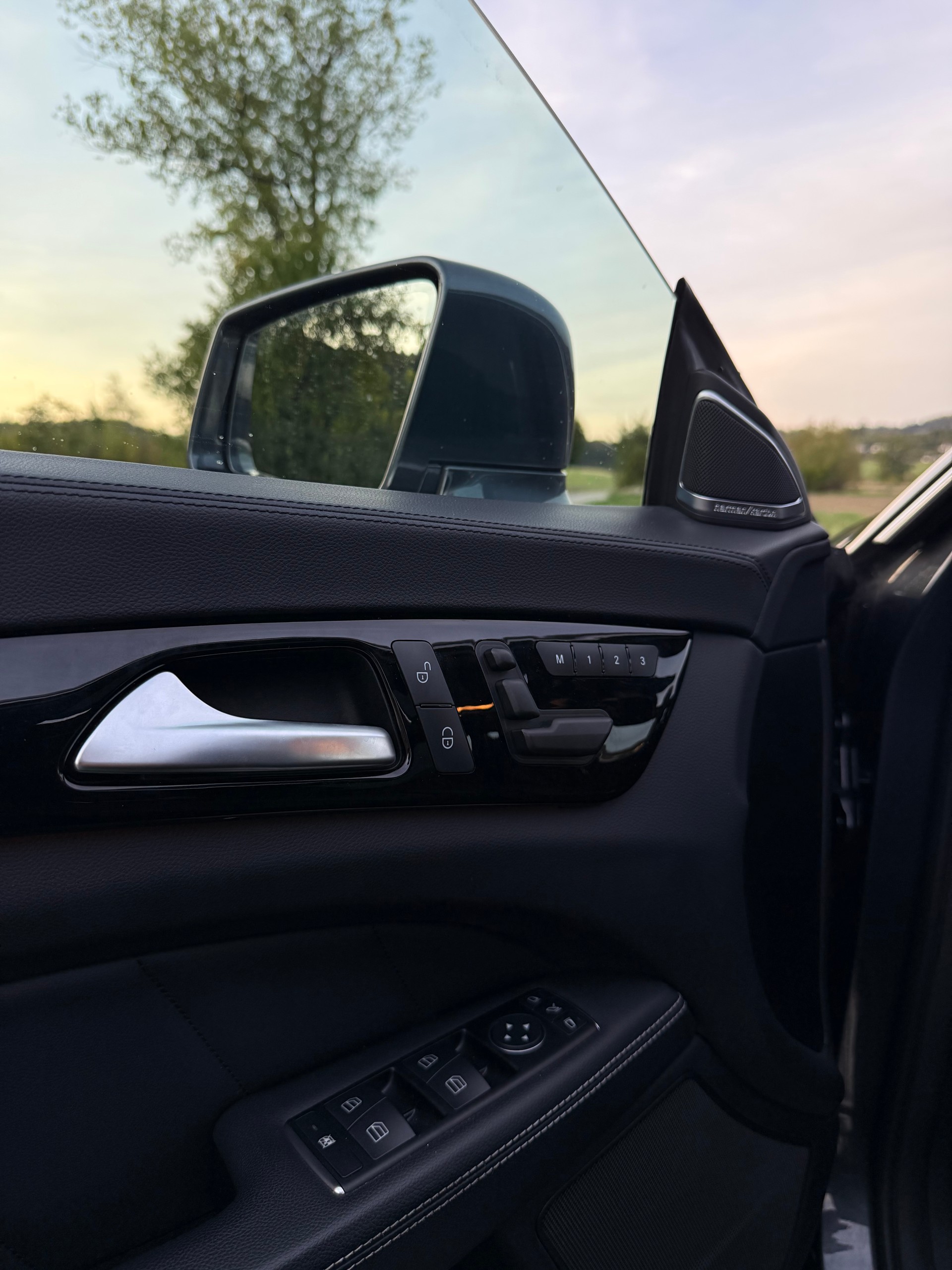 MERCEDES-BENZ CLS 500 V8 BlueEF 4matic-image-3