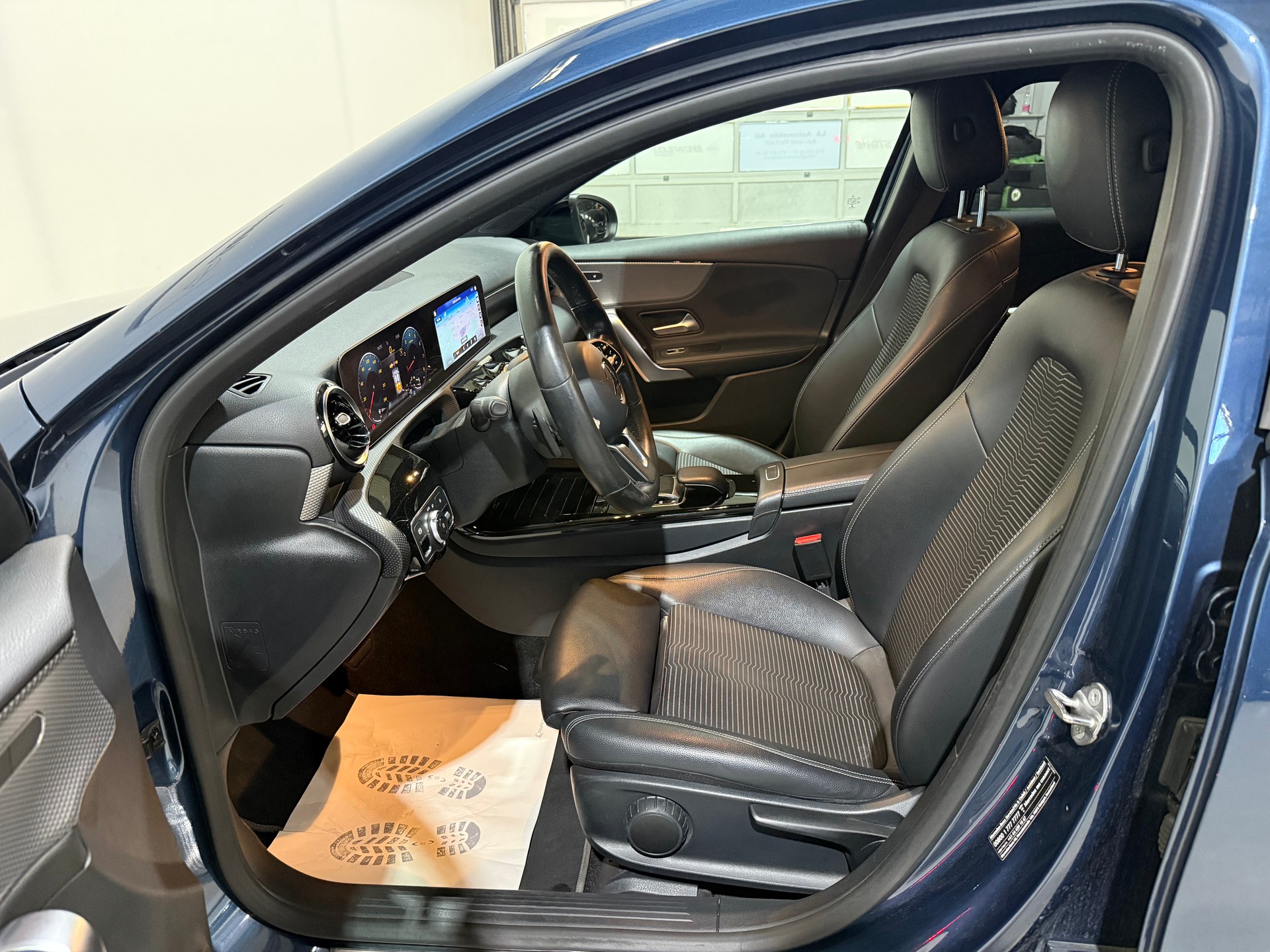 MERCEDES-BENZ A 180 Progressive 7G-DCT-image-12