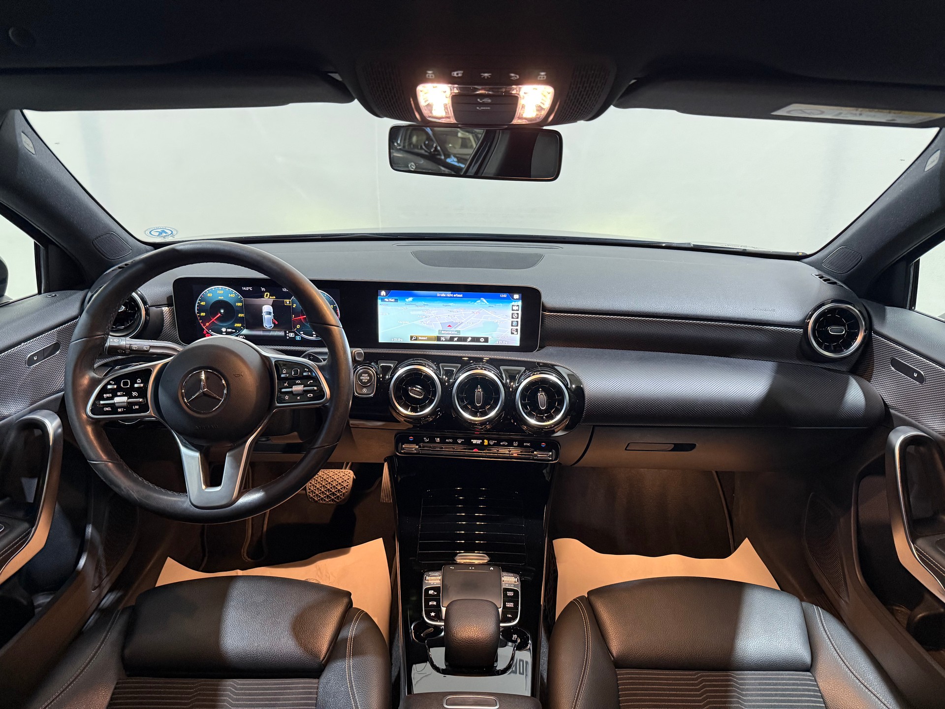 MERCEDES-BENZ A 180 Progressive 7G-DCT-image-11