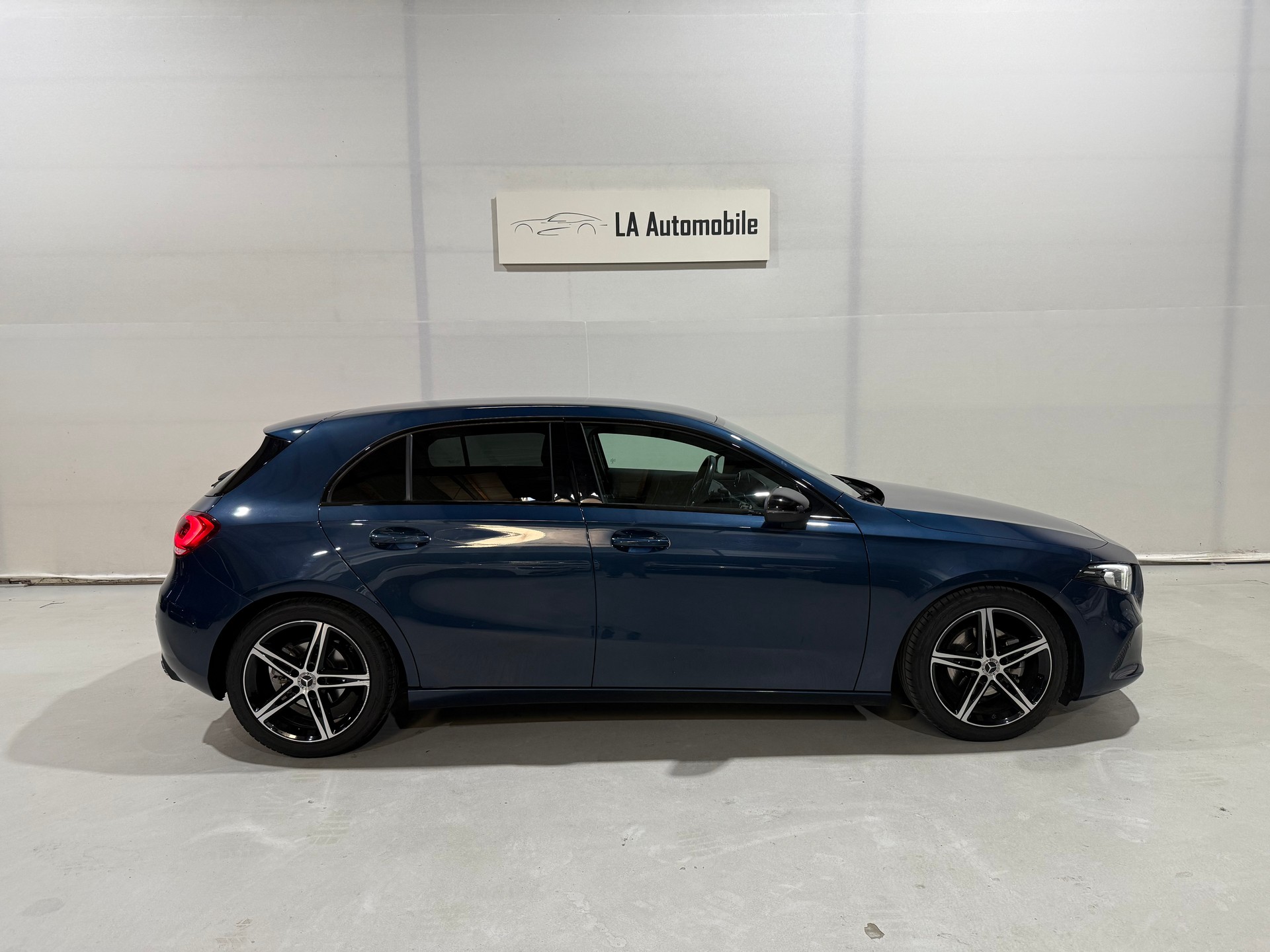 MERCEDES-BENZ A 180 Progressive 7G-DCT-image-6