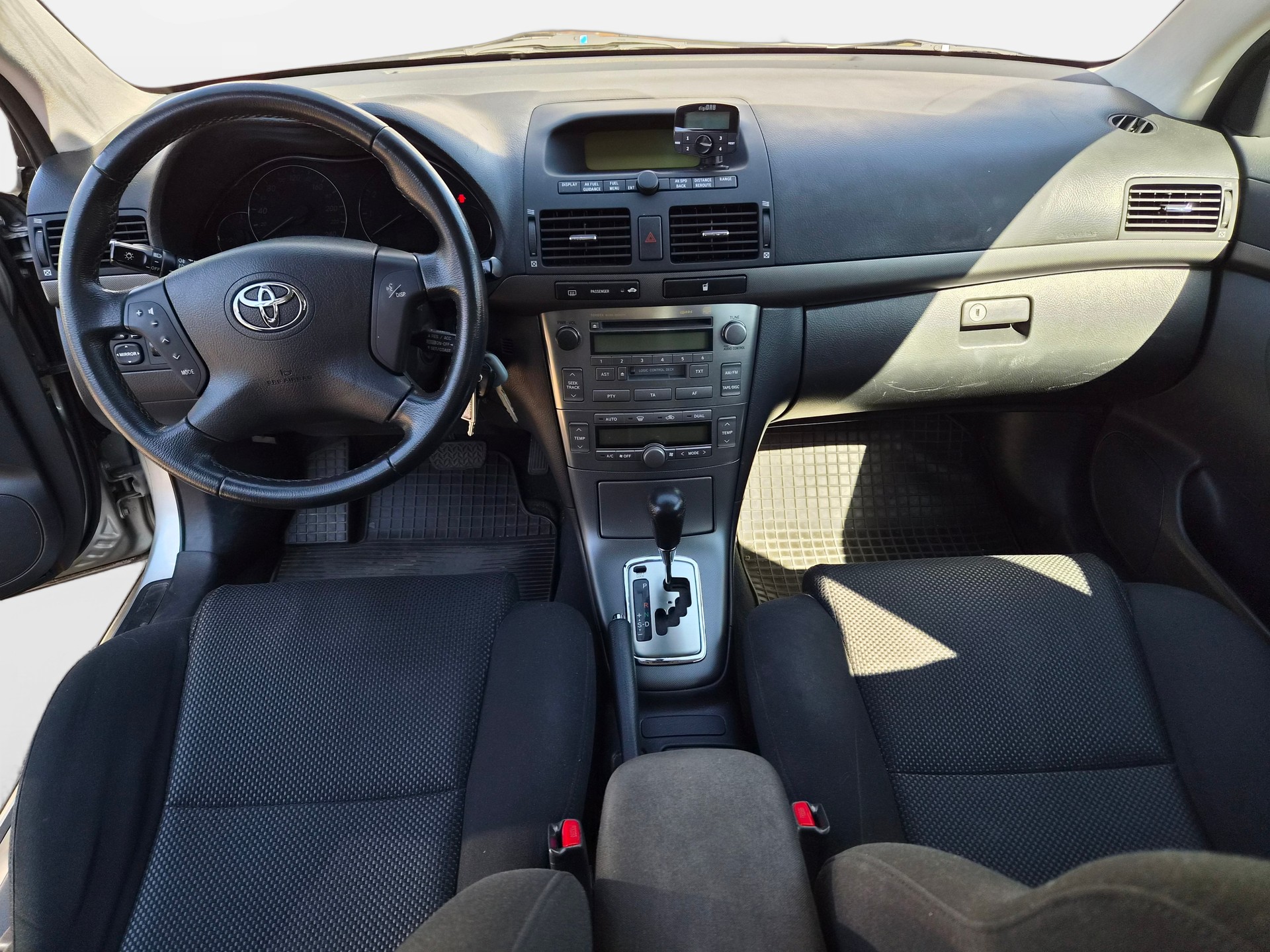TOYOTA Avensis 2.0 D4 VVT-i Linea Sol Sportswagon-image-10