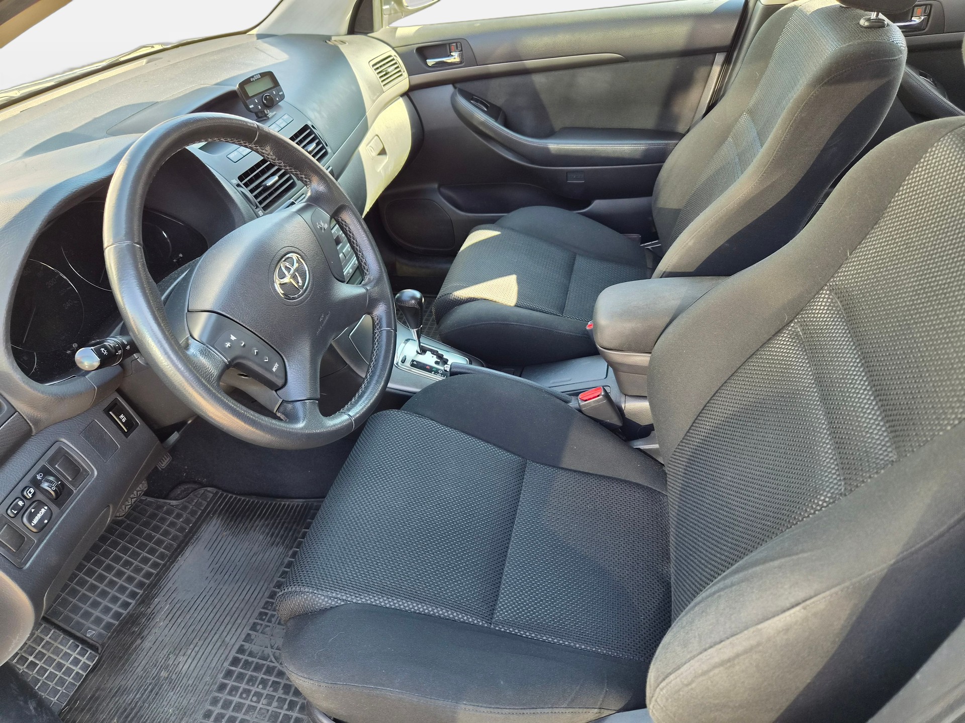 TOYOTA Avensis 2.0 D4 VVT-i Linea Sol Sportswagon-image-8