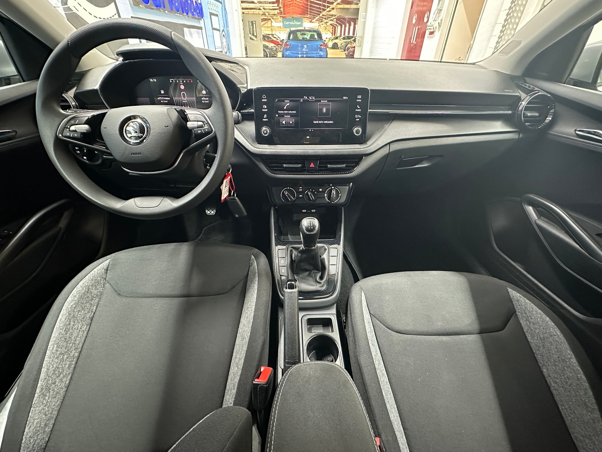 SKODA Fabia 1.0 MPI Essence-image-9