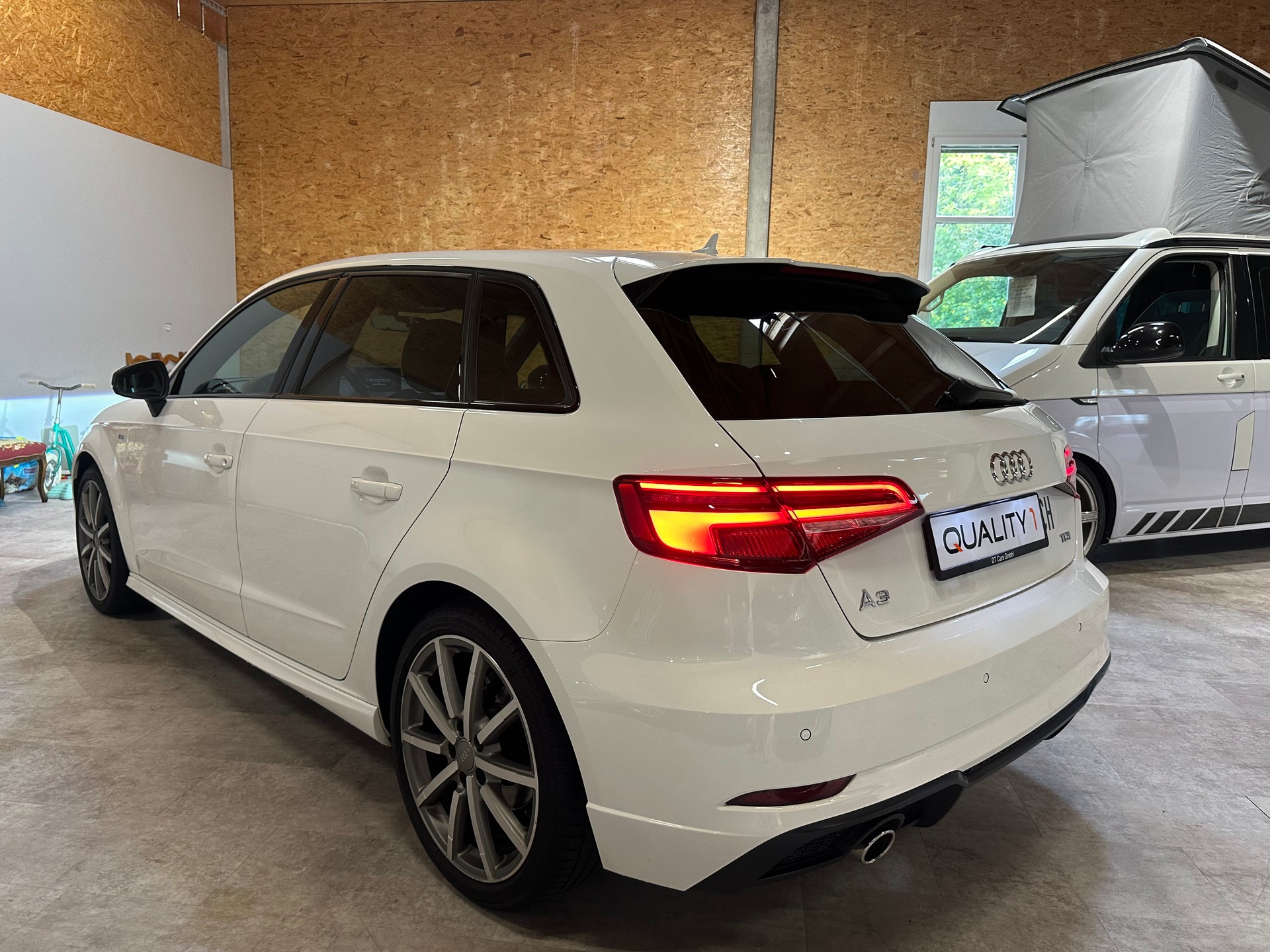 AUDI A3 Sportback 1.6 TDI Sport 6-Gang/S-Line/1. Jahr Garantie/Enorm sparsames Fahrzeug!-image-3
