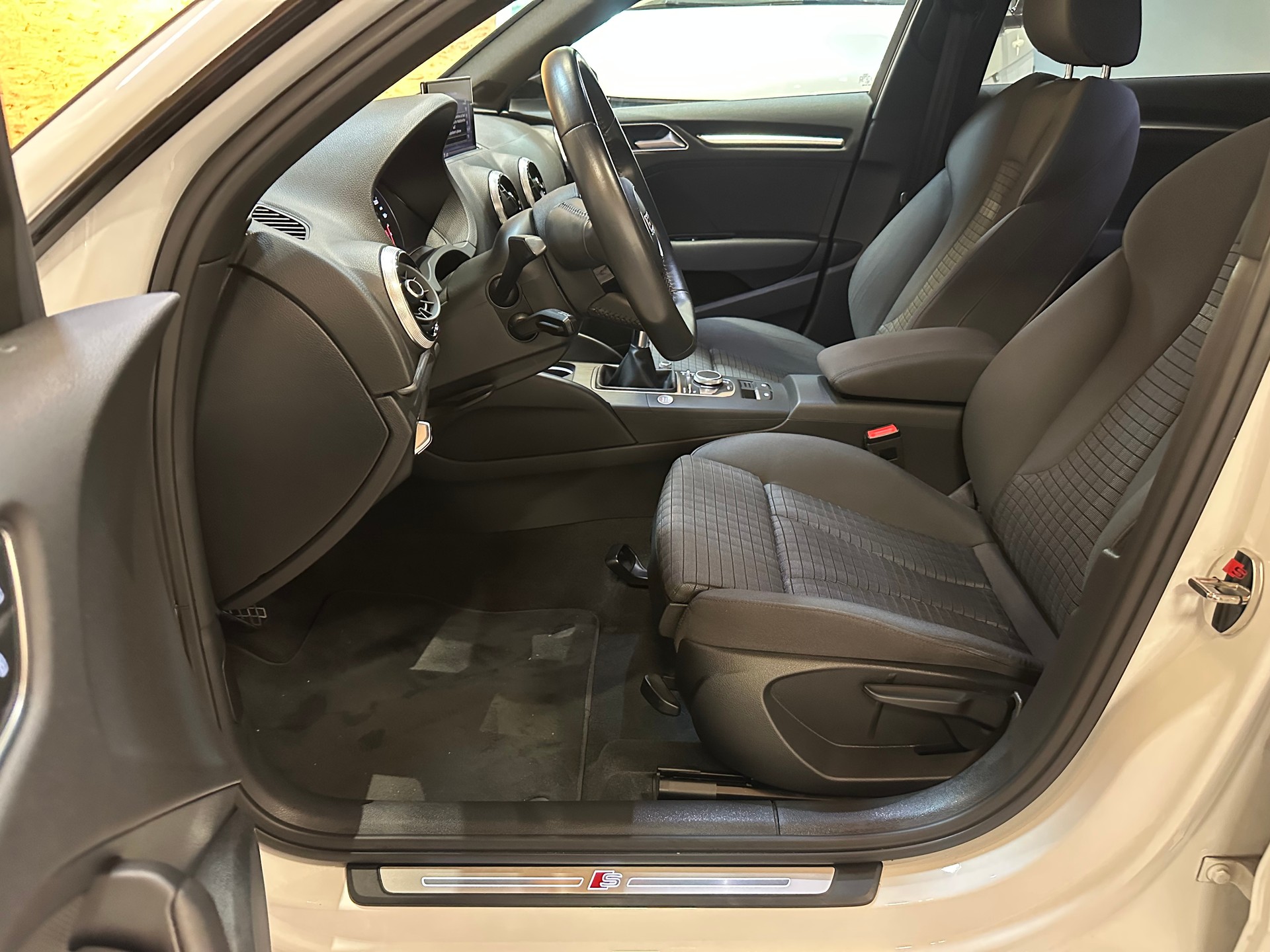 AUDI A3 Sportback 1.6 TDI Sport 6-Gang/S-Line/1. Jahr Garantie/Enorm sparsames Fahrzeug!-image-11