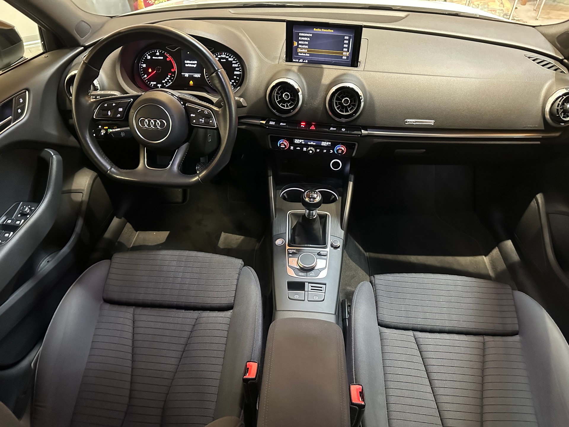 AUDI A3 Sportback 1.6 TDI Sport 6-Gang/S-Line/1. Jahr Garantie/Enorm sparsames Fahrzeug!-image-19