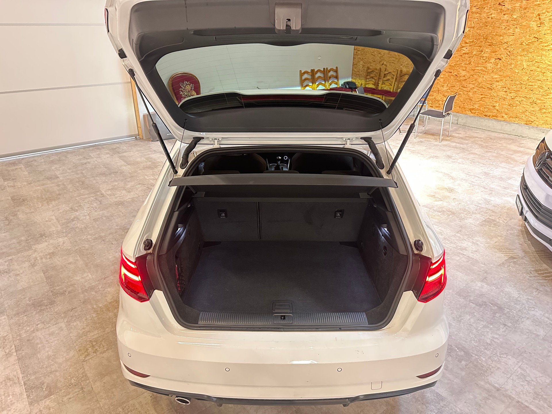 AUDI A3 Sportback 1.6 TDI Sport 6-Gang/S-Line/1. Jahr Garantie/Enorm sparsames Fahrzeug!-image-7