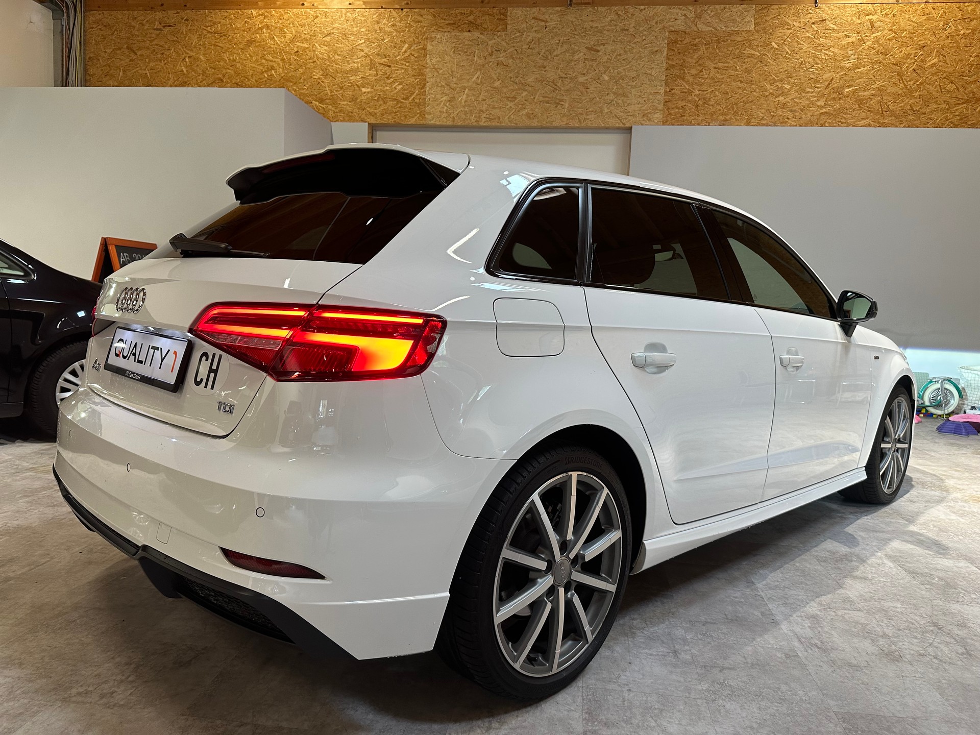 AUDI A3 Sportback 1.6 TDI Sport 6-Gang/S-Line/1. Jahr Garantie/Enorm sparsames Fahrzeug!-image-8