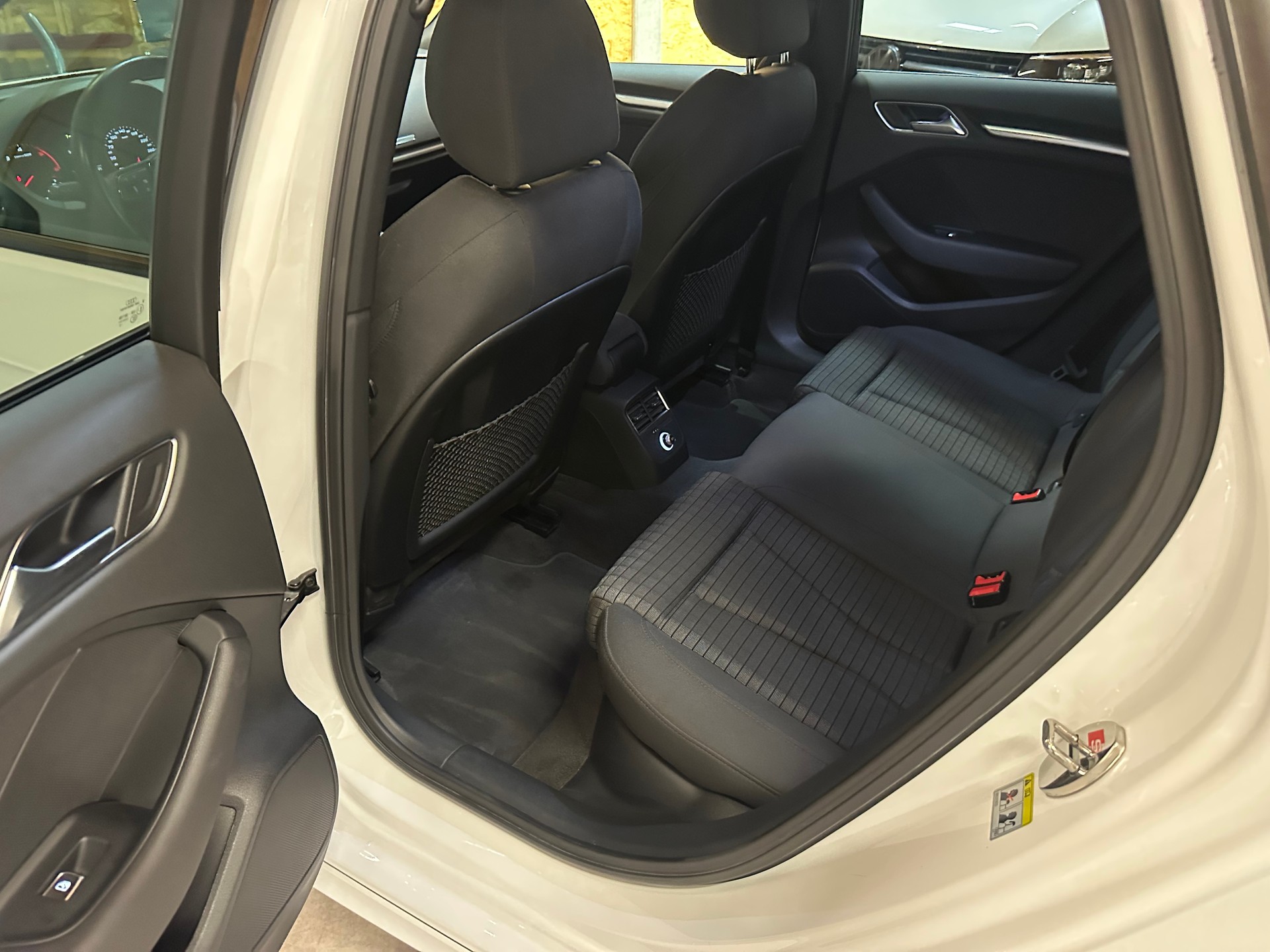 AUDI A3 Sportback 1.6 TDI Sport 6-Gang/S-Line/1. Jahr Garantie/Enorm sparsames Fahrzeug!-image-22