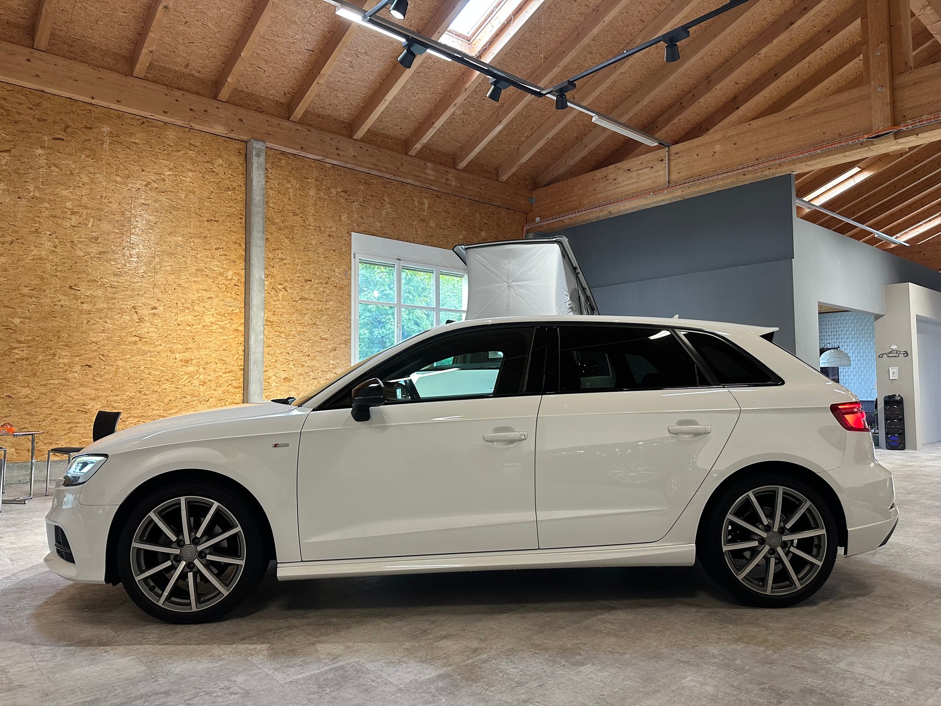 AUDI A3 Sportback 1.6 TDI Sport 6-Gang/S-Line/1. Jahr Garantie/Enorm sparsames Fahrzeug!-image-4