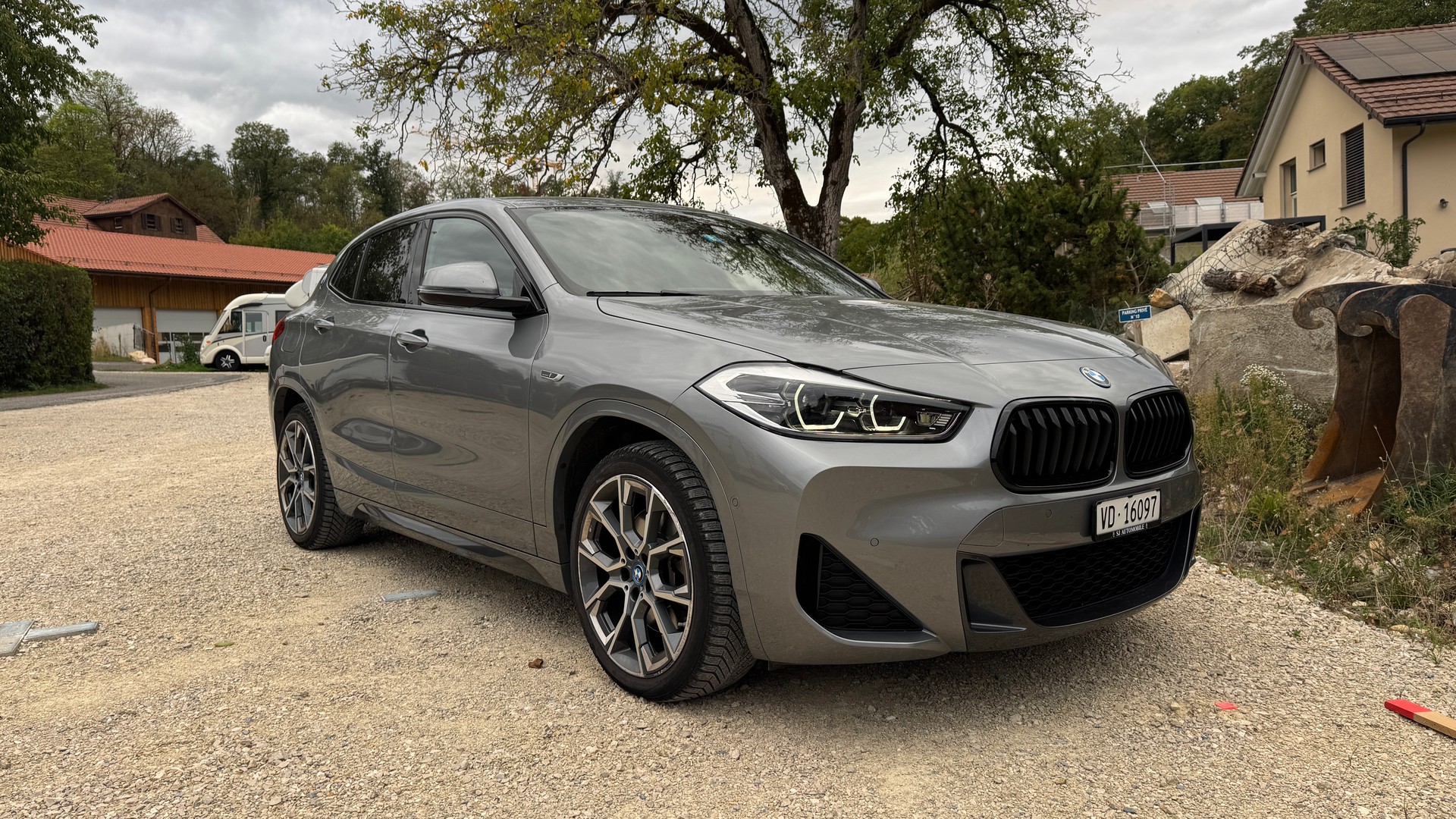 BMW 25e xDrive-image-0